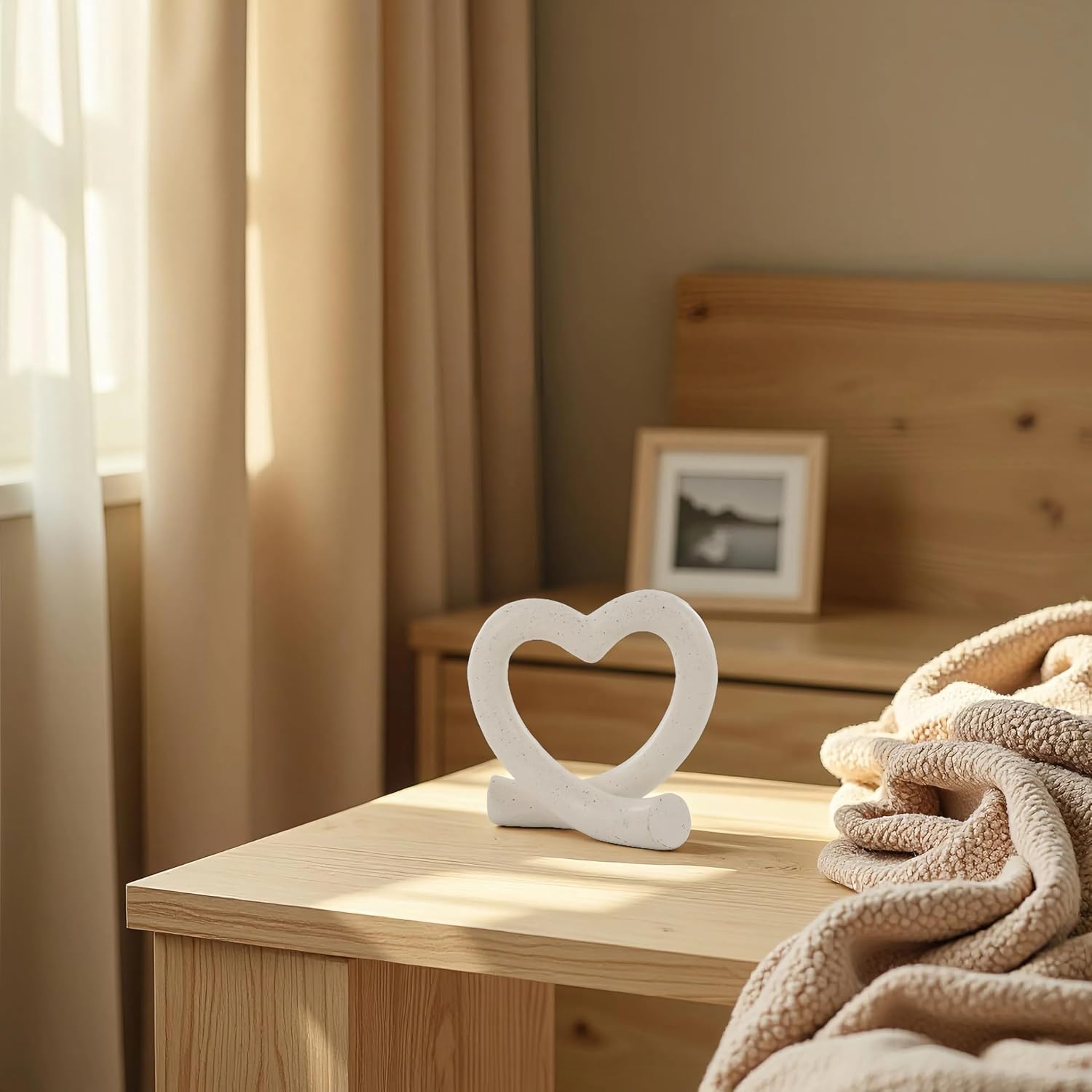 Love Heart Statue Minimalist Modern Home Decor / Off-white