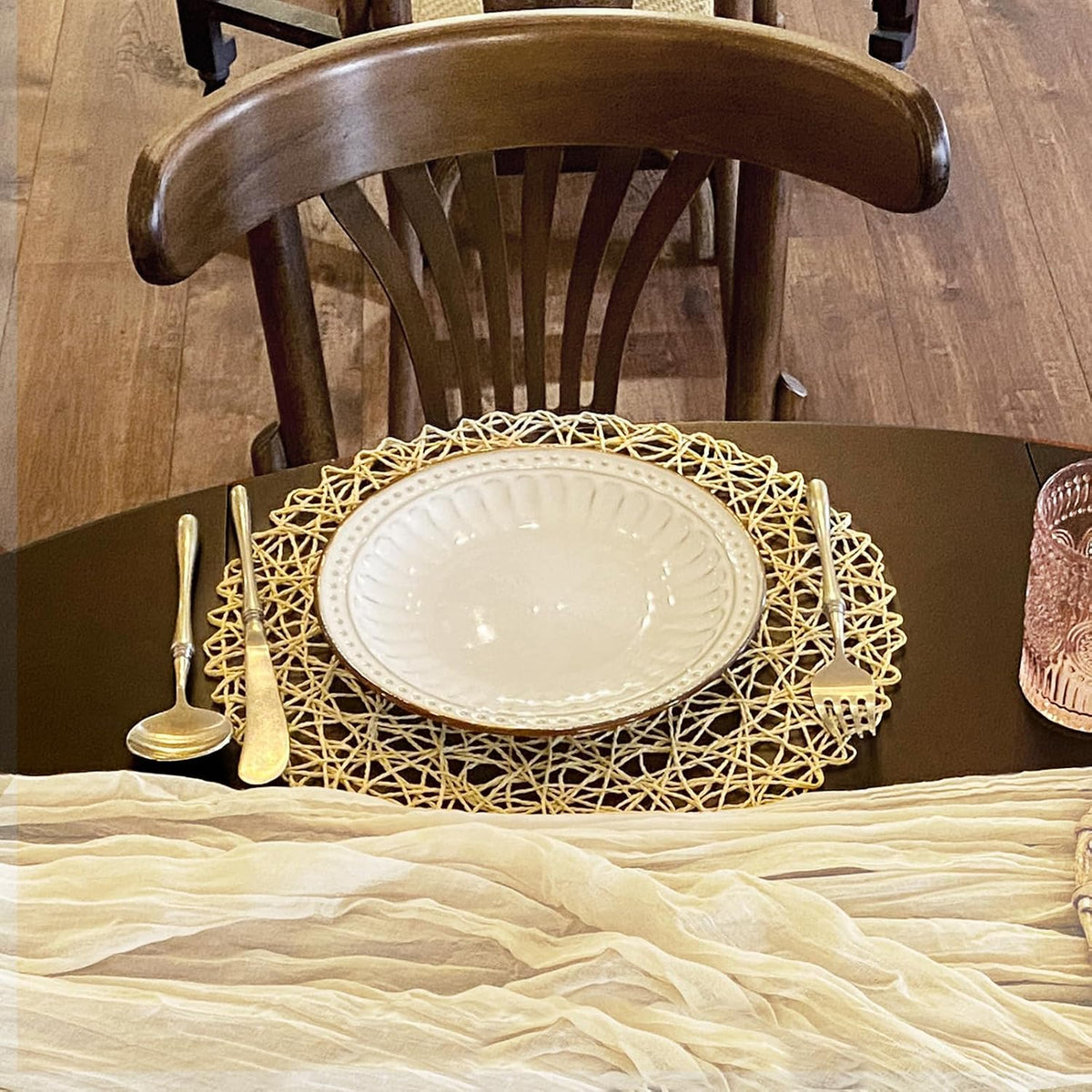 AHHFSMEI Paper Braided Round Placemats Natural Non-Slip Heat Resistant Table Mats for Dining Tables Farmhouse Woven