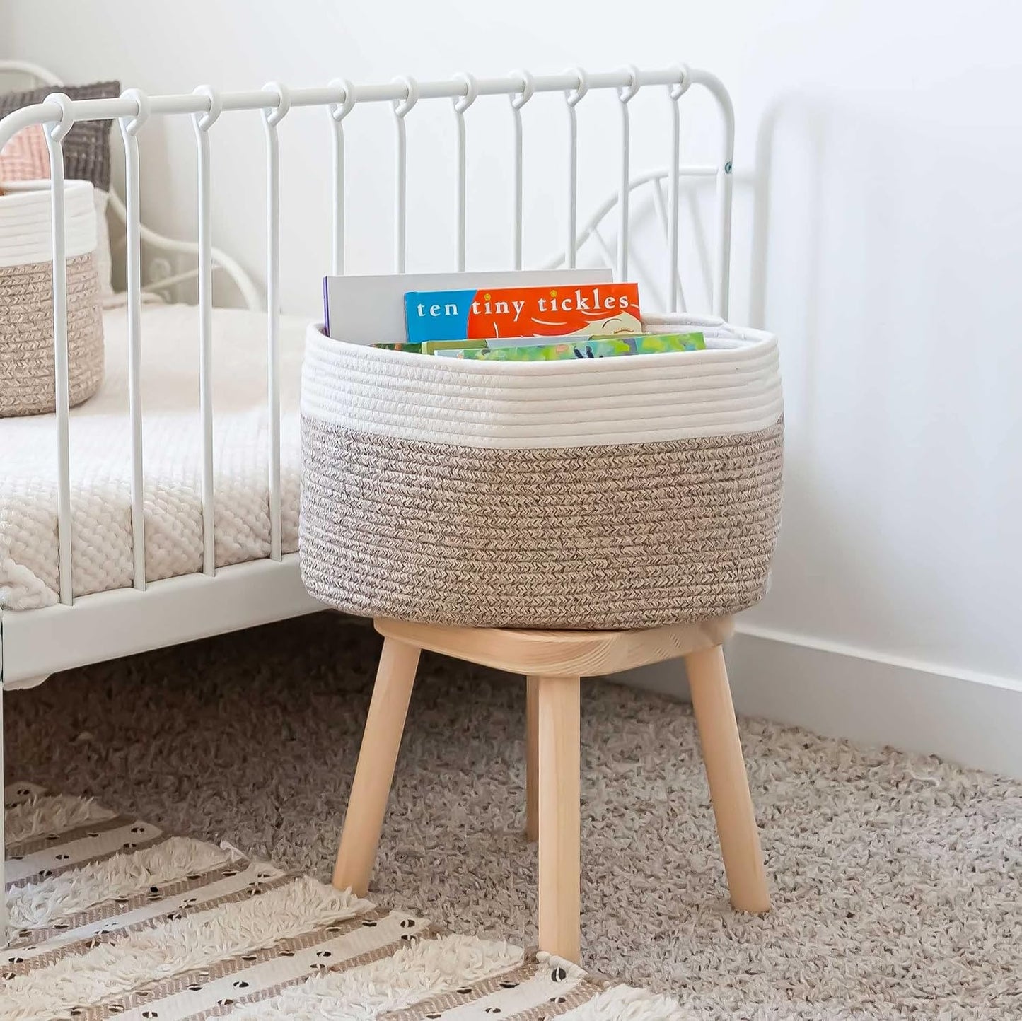 Woven Decorative Basket for Organizing / Brown / Off-white / 15 x 10 x 9