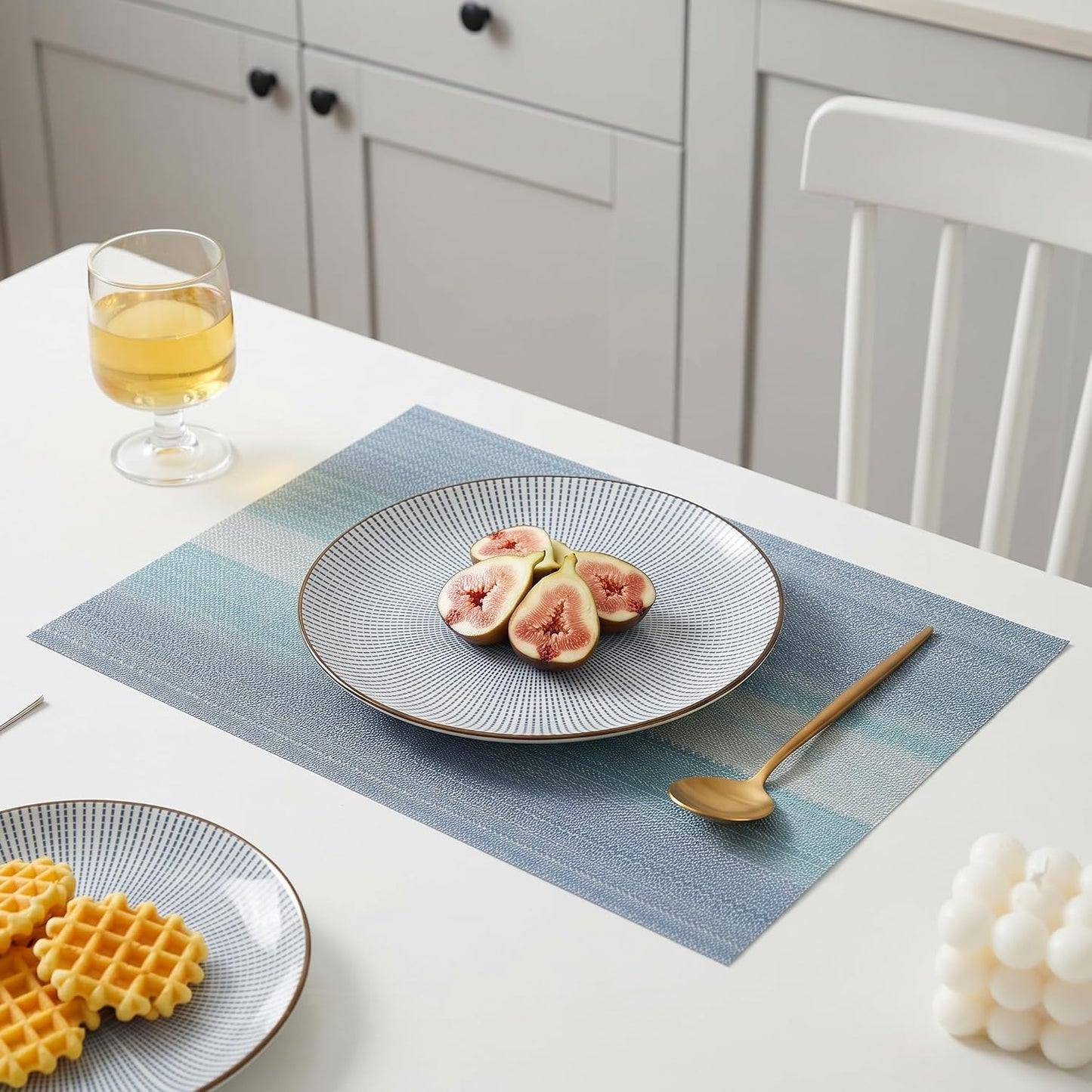 Winknowl Placemats, Set of 8 Heat Resistant Stain Resistant Woven Vinyl Insulation Placemats, Durable Washable Elegant