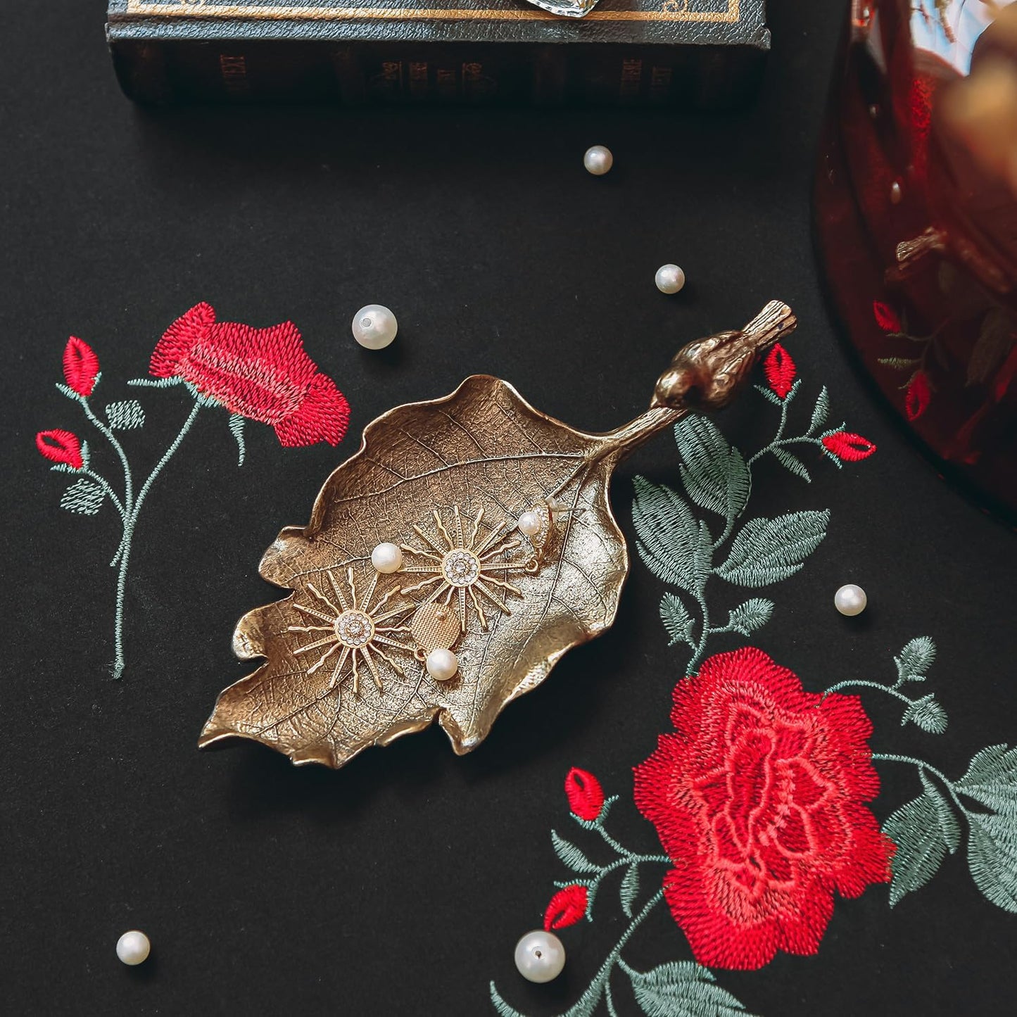 Vintage Leaf Shaped Ring Holder / Bronze