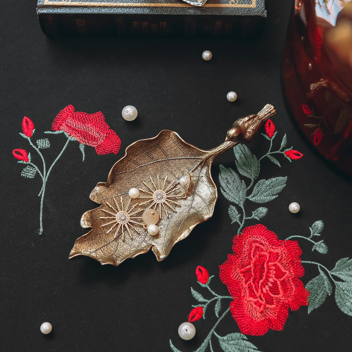 Vintage Leaf Shaped Ring Holder / Bronze
