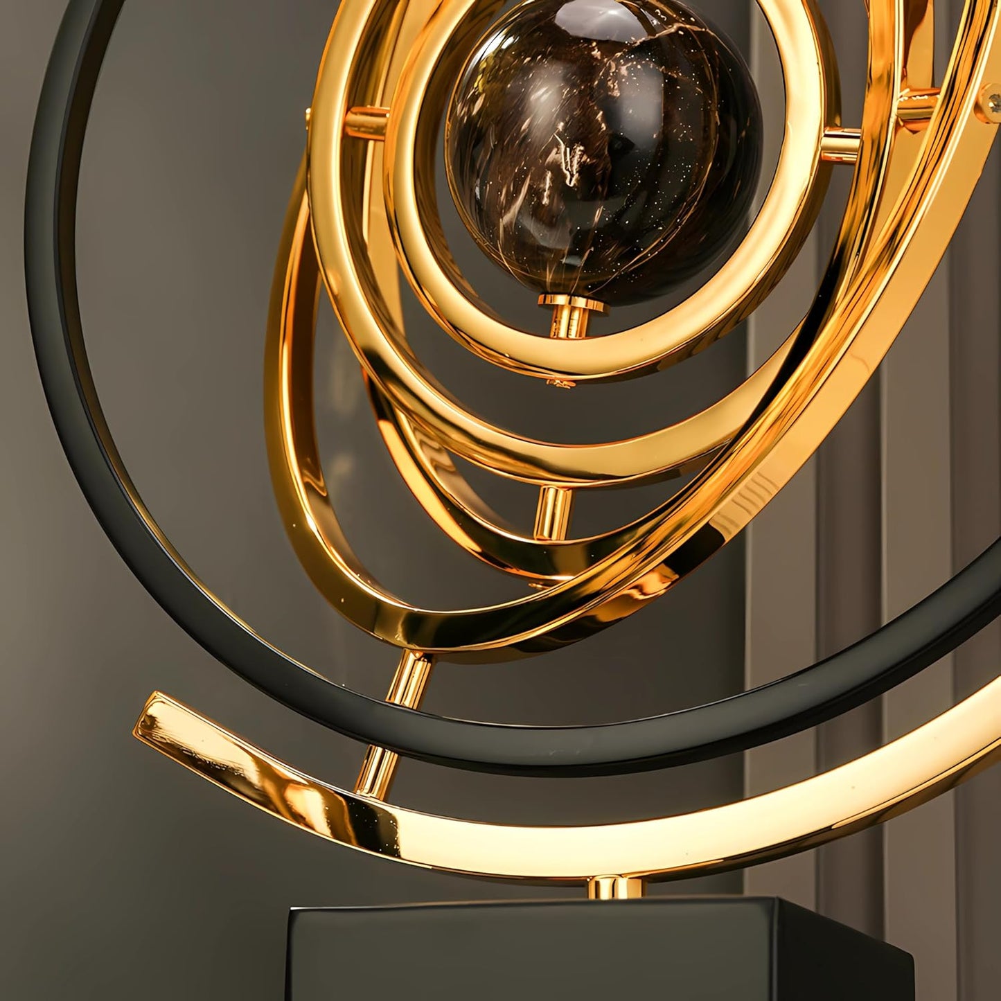 Black & Tabletop Statue / GLOBE / Large / Gold
