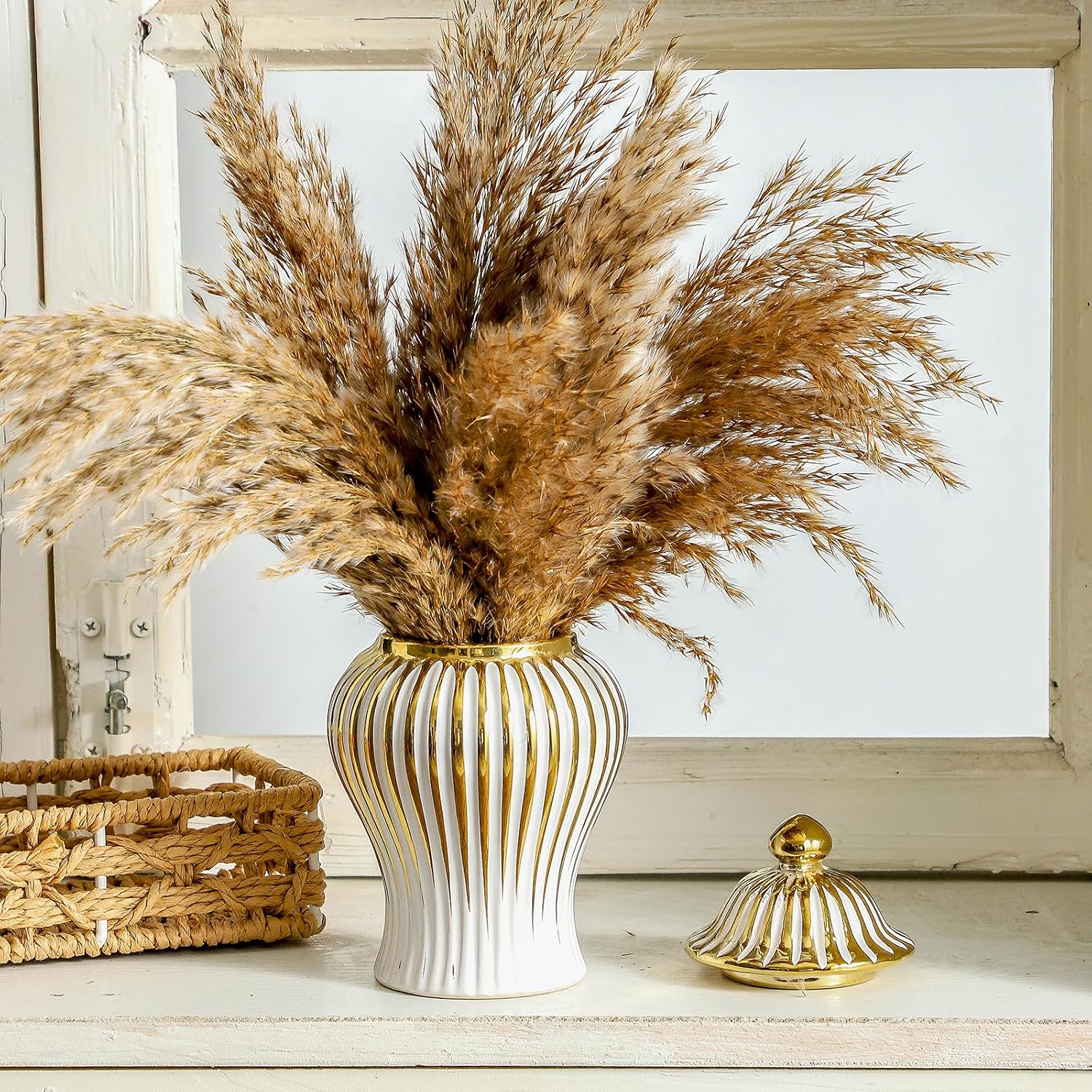 Ceramic Ginger jar / 6.8 Inch / White and Gold