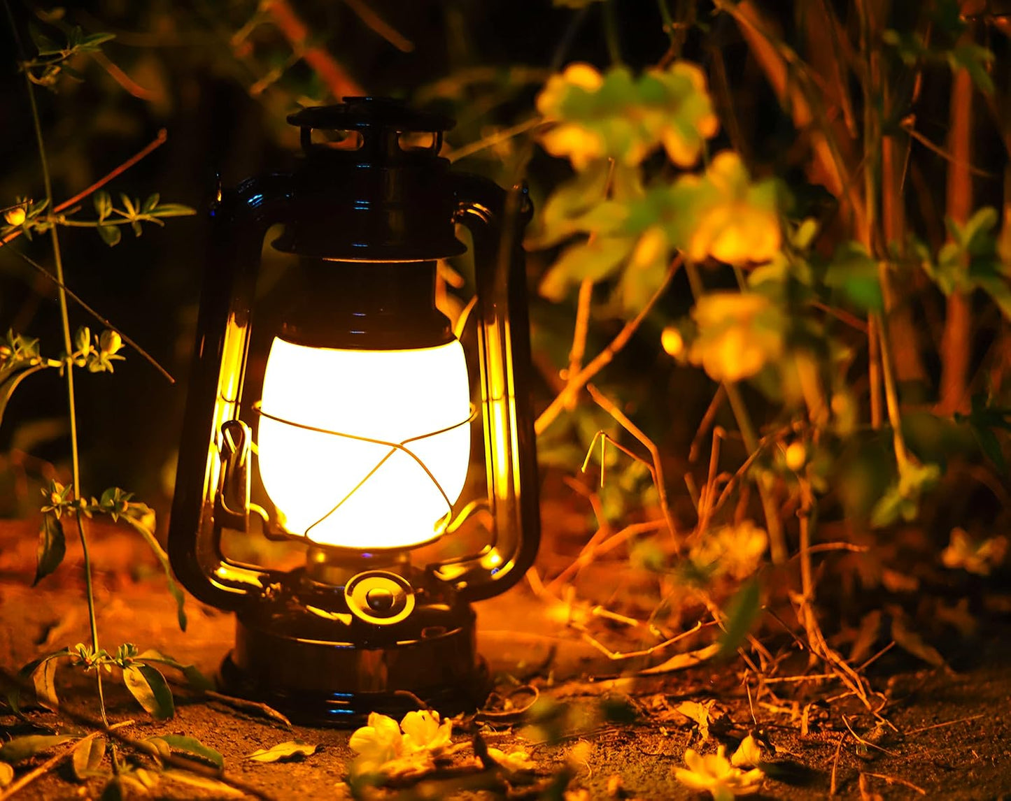 YAKii LED Vintage Flame Lantern Metal Outdoor Hanging Lantern with Dancing Flame Battery Operated Halloween Outdoor