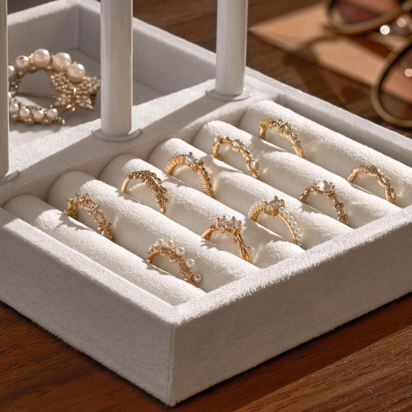 Detachable T Bar Velvet Bracelet Holder / Pure White / Standard