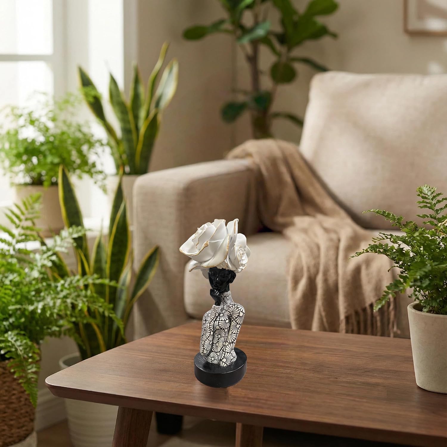 Black and White Resin Statues / 112-white