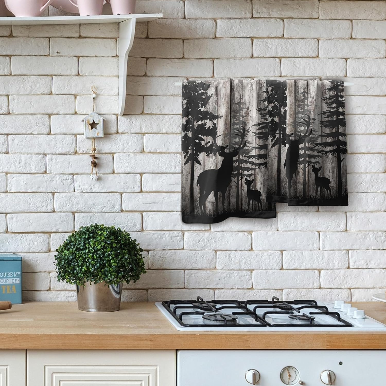 Giwawa Forest Deer Hand Towels Wildlife Animal Fingertip Towels Set of 2 Soft Guest Face Towel Bathroom Decorations