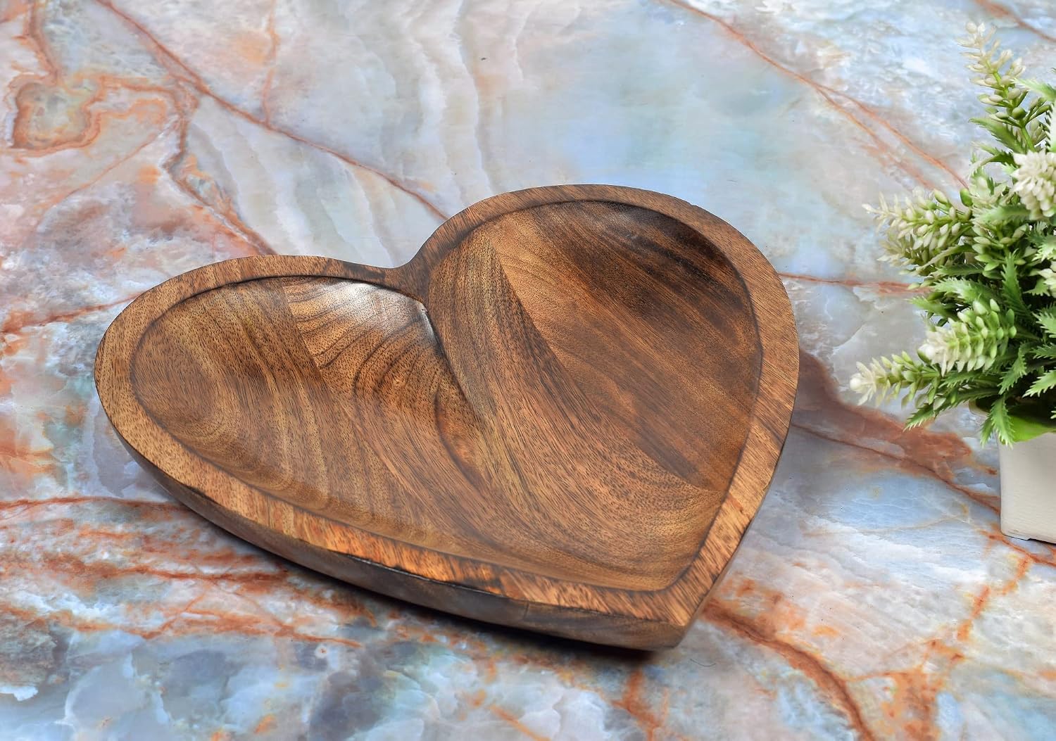 Mango Wood Heart Curved Shaped Decorative Bowl / 10 x 10 x 1.5