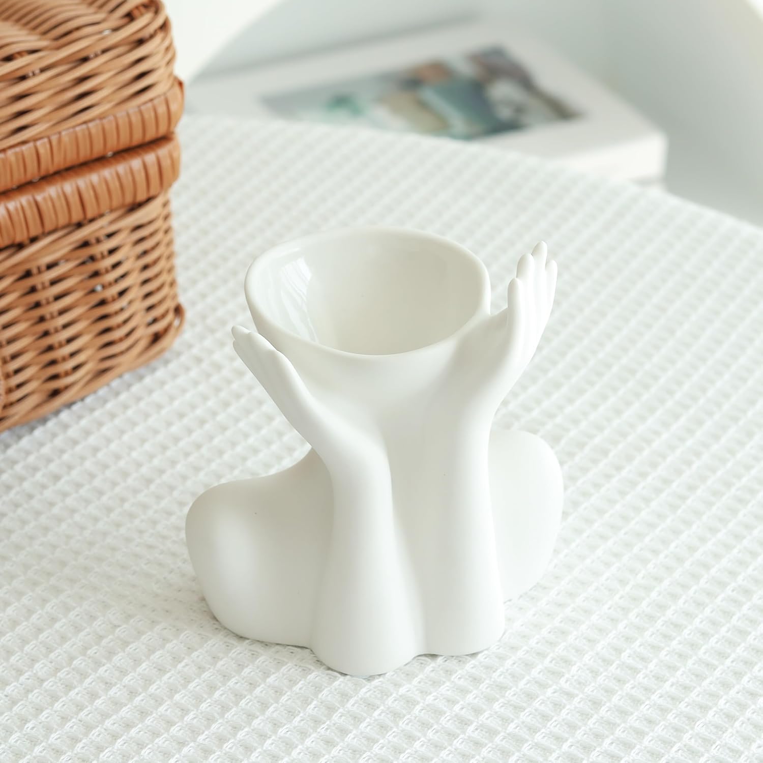 Elegant Hands Ceramic Vase / Luna-white