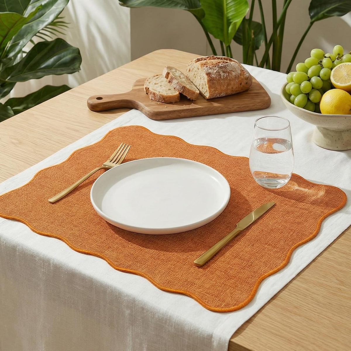 AHHFSMEI Round Faux Linen Placemats Set of 8 Heat Resistant Non-Slip Stain Proof Table Mats for Kitchen Dining Elegant