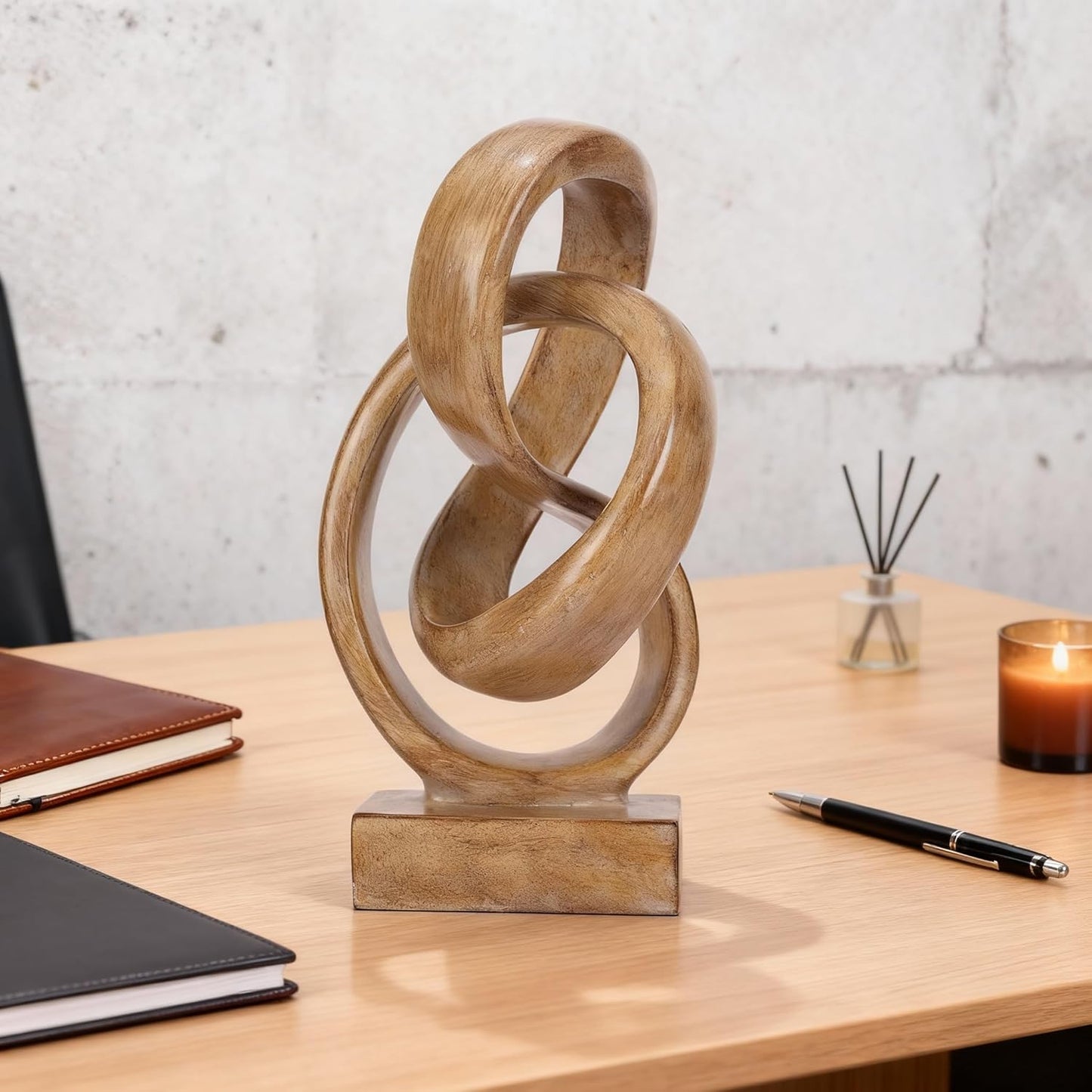 geometric decorative statue / Original