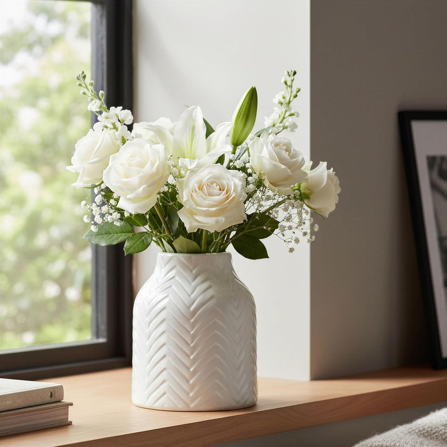 Modern Decorative Vase / 5d'' x 6H / White