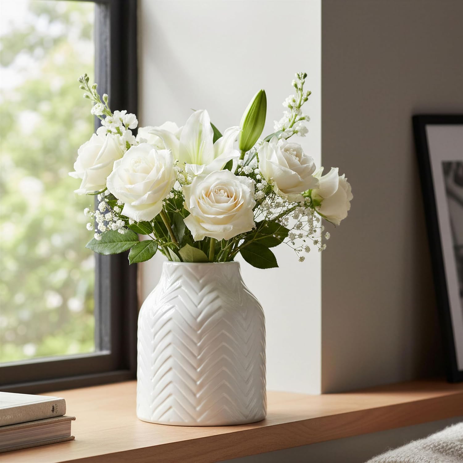 Modern Decorative Vase / 5d'' x 6H / White