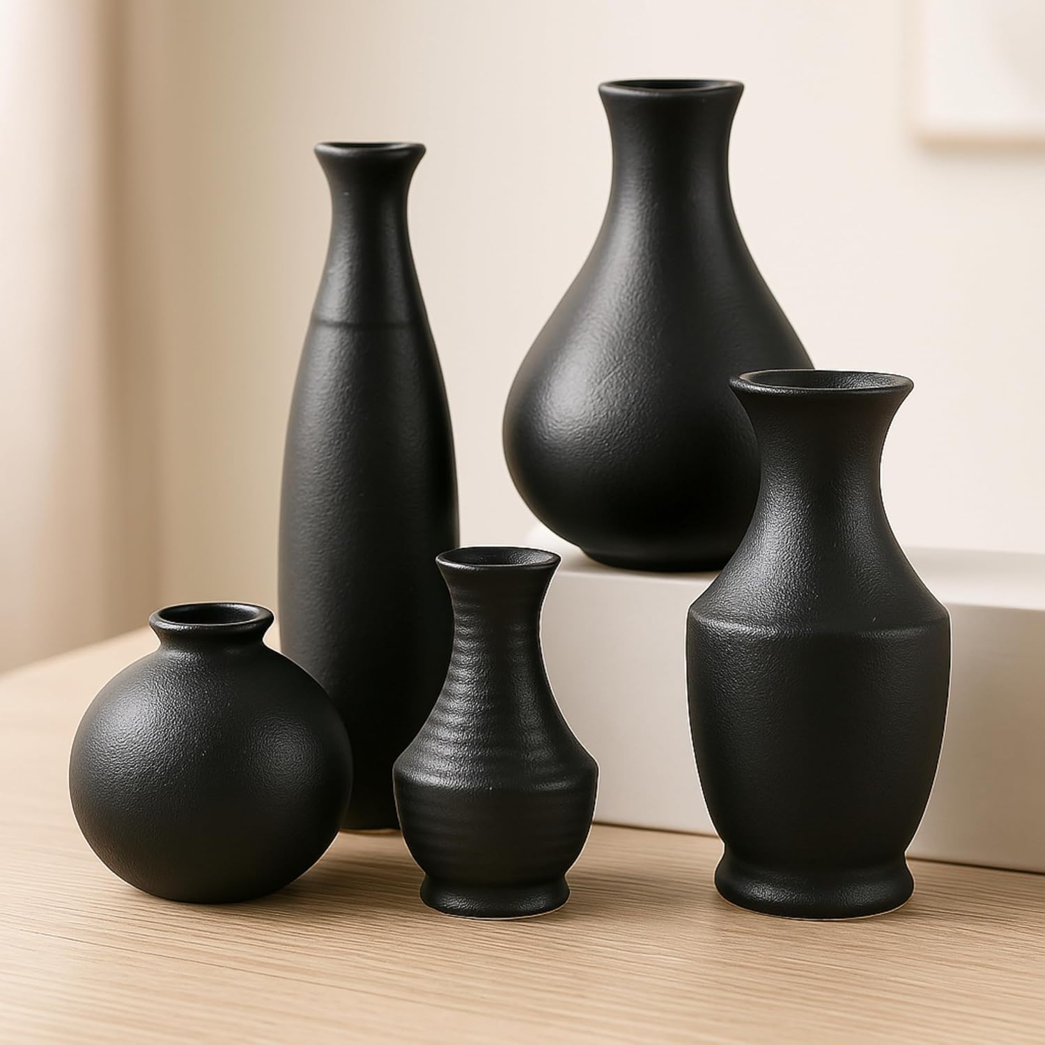 Ceramic Mini Vases for Flower Vase Styling / Black