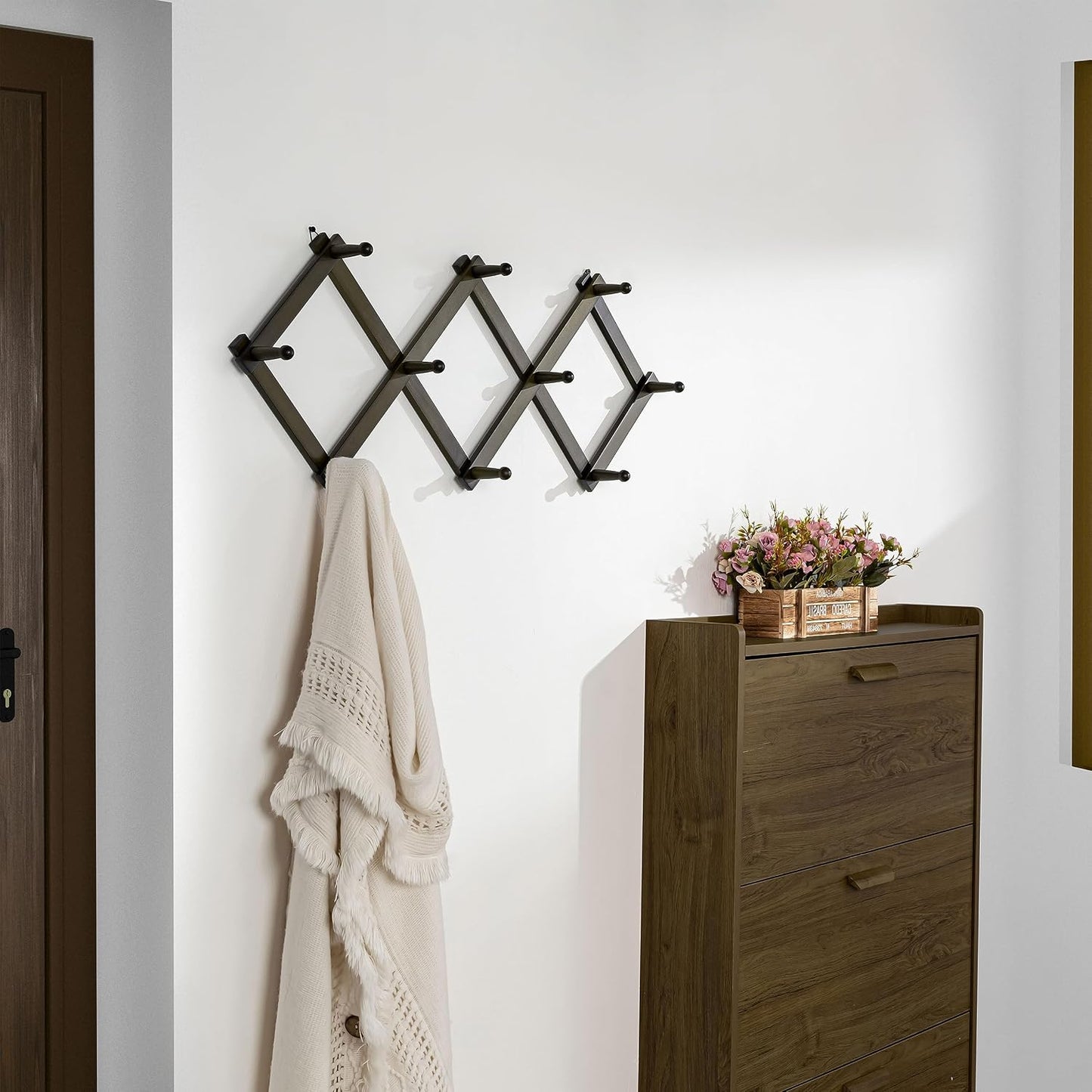 Accordion Wall Hanger: 16" High Wooden Expandable Coat Rack,Hat Rack,Accordion Hook Wall Mount for Baseball