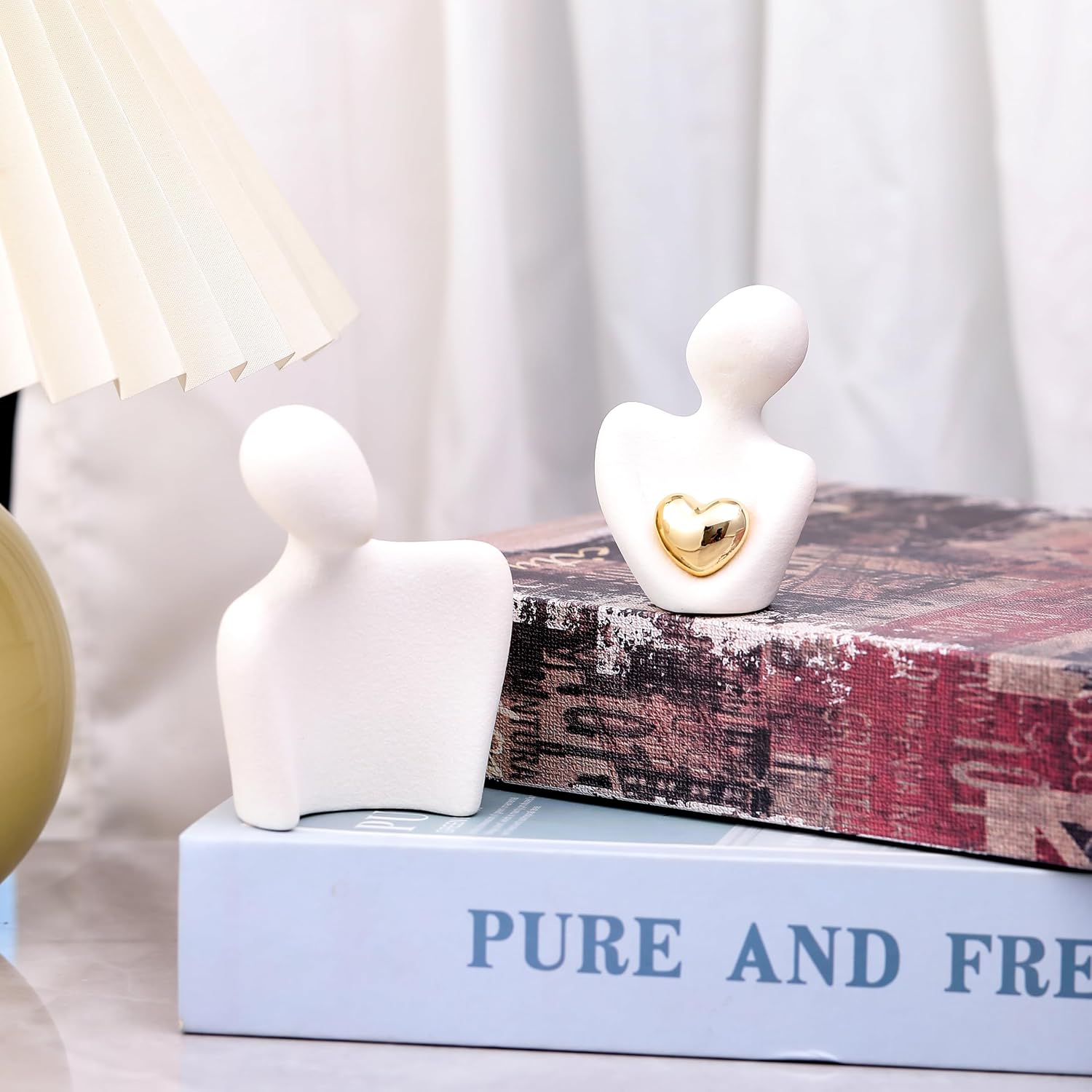 Hugging Love Sculpture Ceramic Home Decor / White / 4.72IN