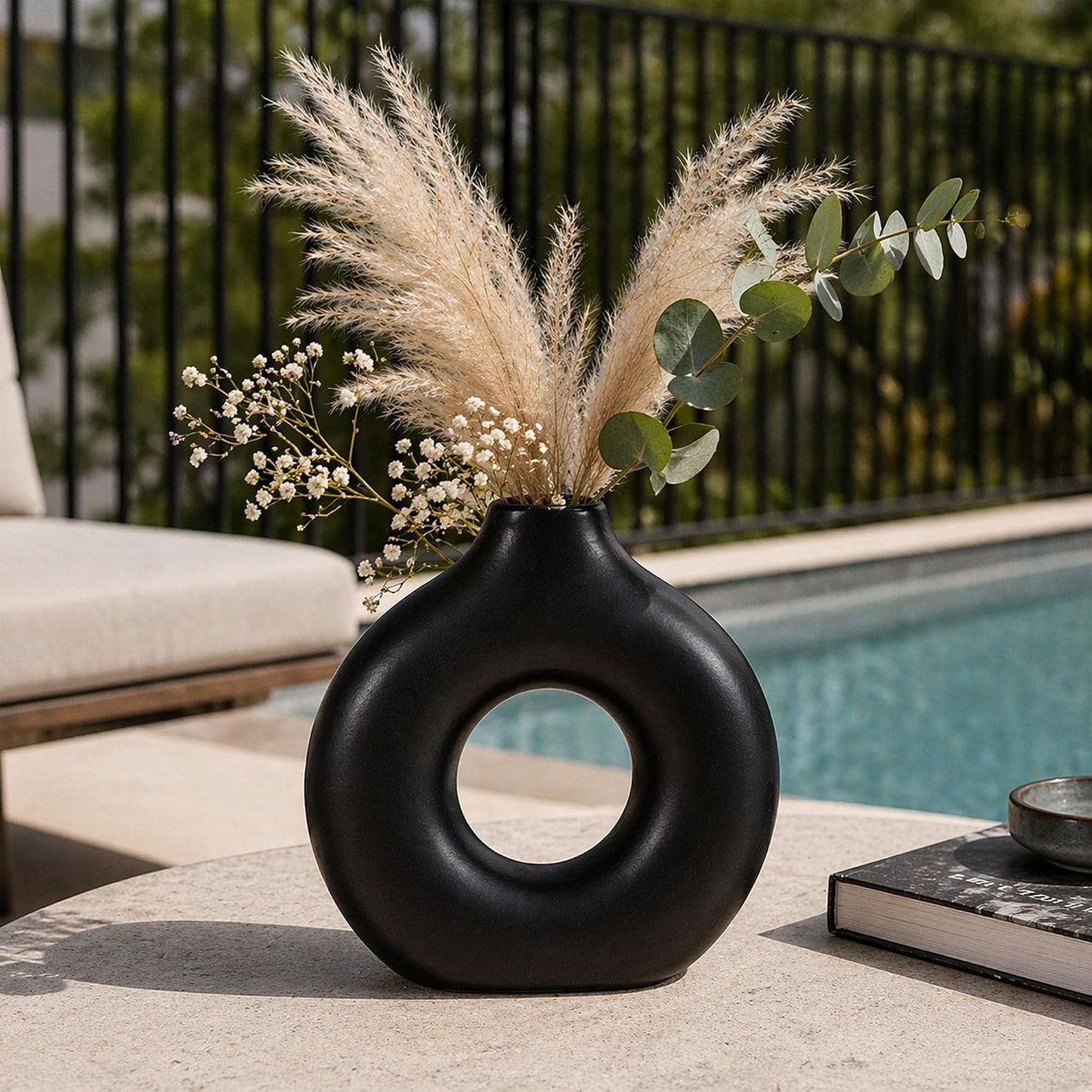 Fresh Or Artificial Flowers / Black / Donut
