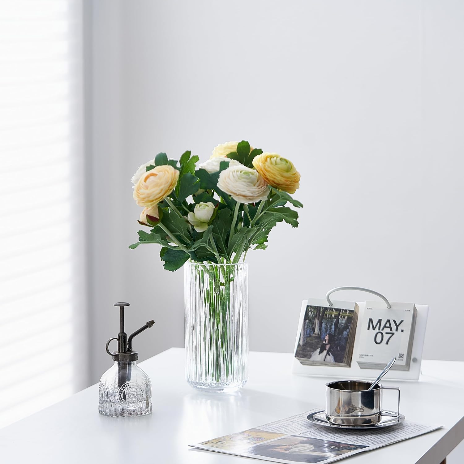 Glass Flower Vase for Pampas Grass / Clear / 7.5 Inch