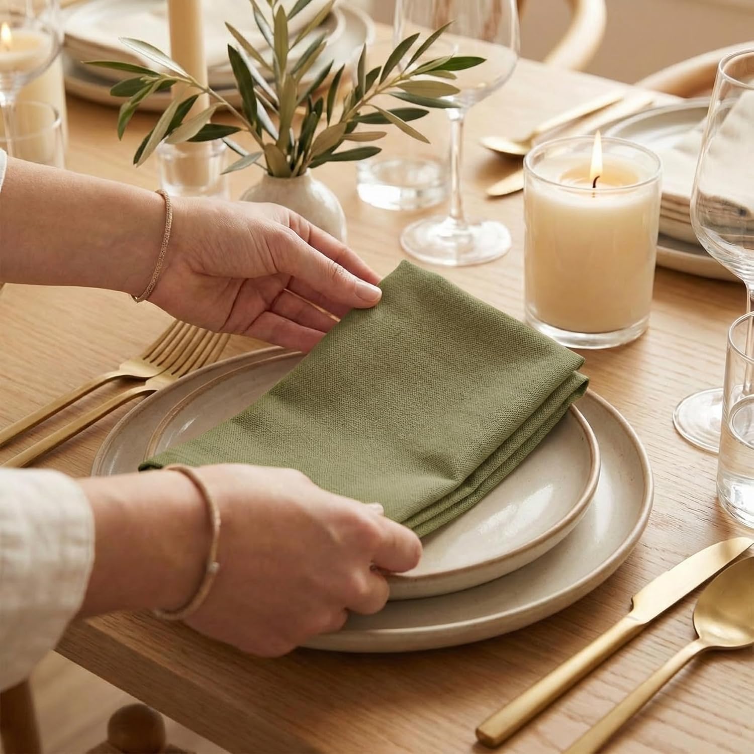 ACCENTHOME Accent Home 100% Cotton Napkins, Delicate Cloth Napkins for Dinners, Parties and Weddings，18 x 18 Inch Set