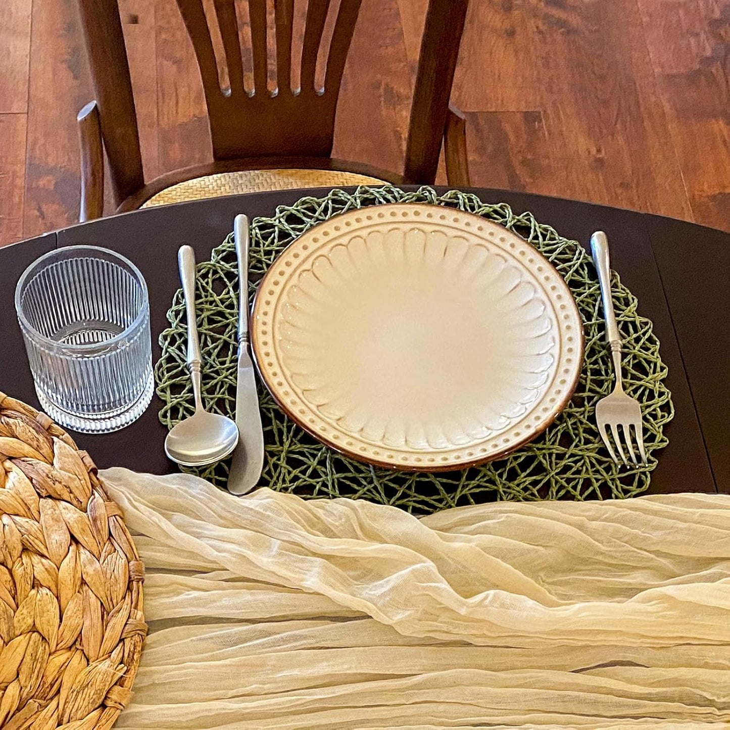 AHHFSMEI Paper Braided Round Placemats Set of 12 Natural Non-Slip Heat Resistant Table Mats for Dining Tables Woven