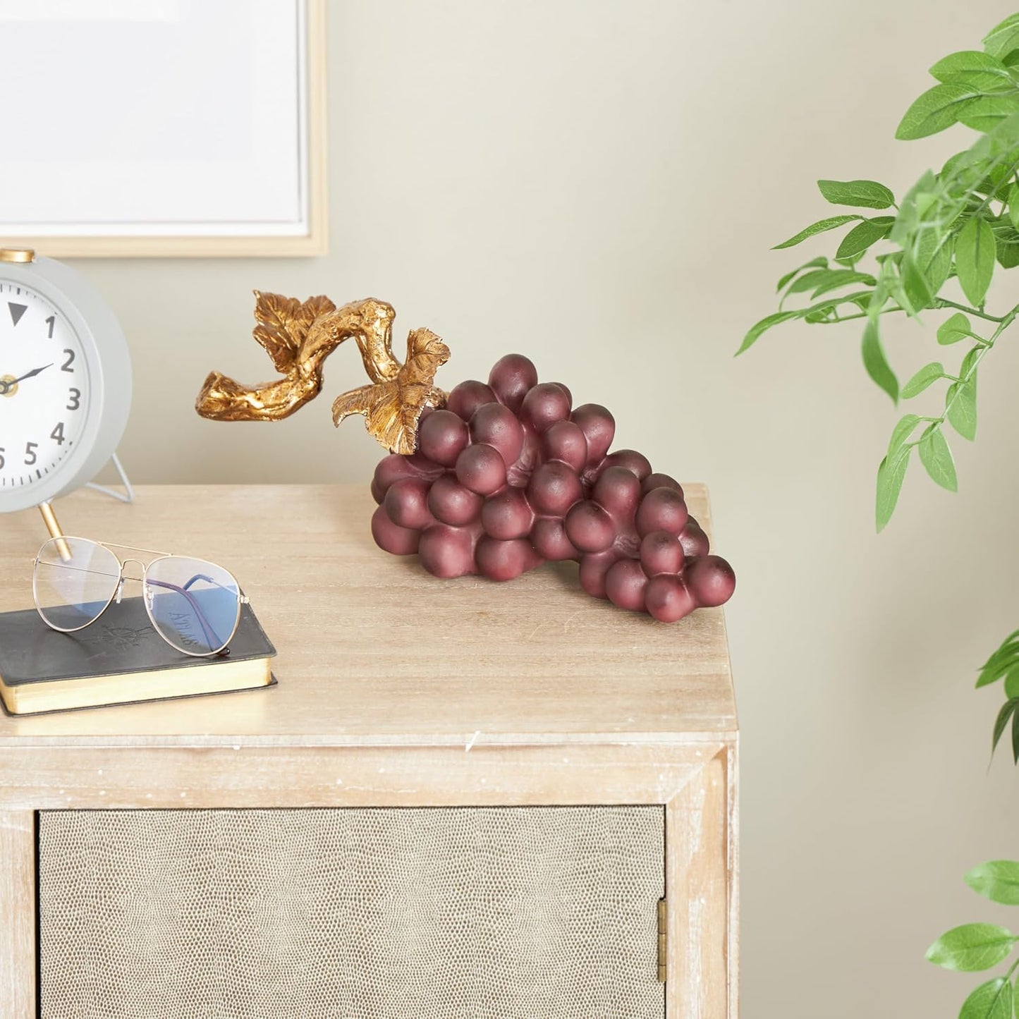 Accent Figurine / Polystone Fruit Decorative Sculpture Grape Home Decor Statue / Gold / 14 x 5 x 6