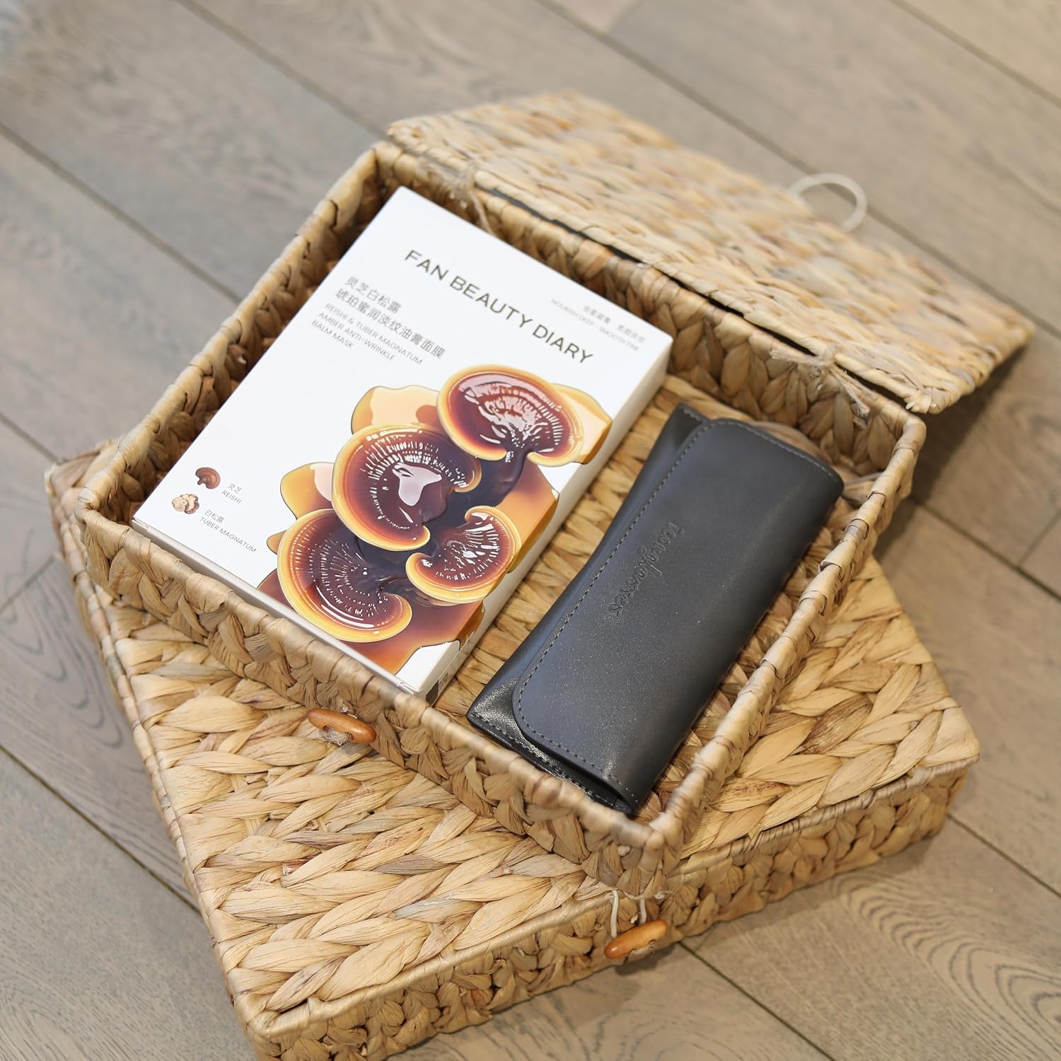 Wicker Storage Basket / Shallow Woven Basket for Shlef