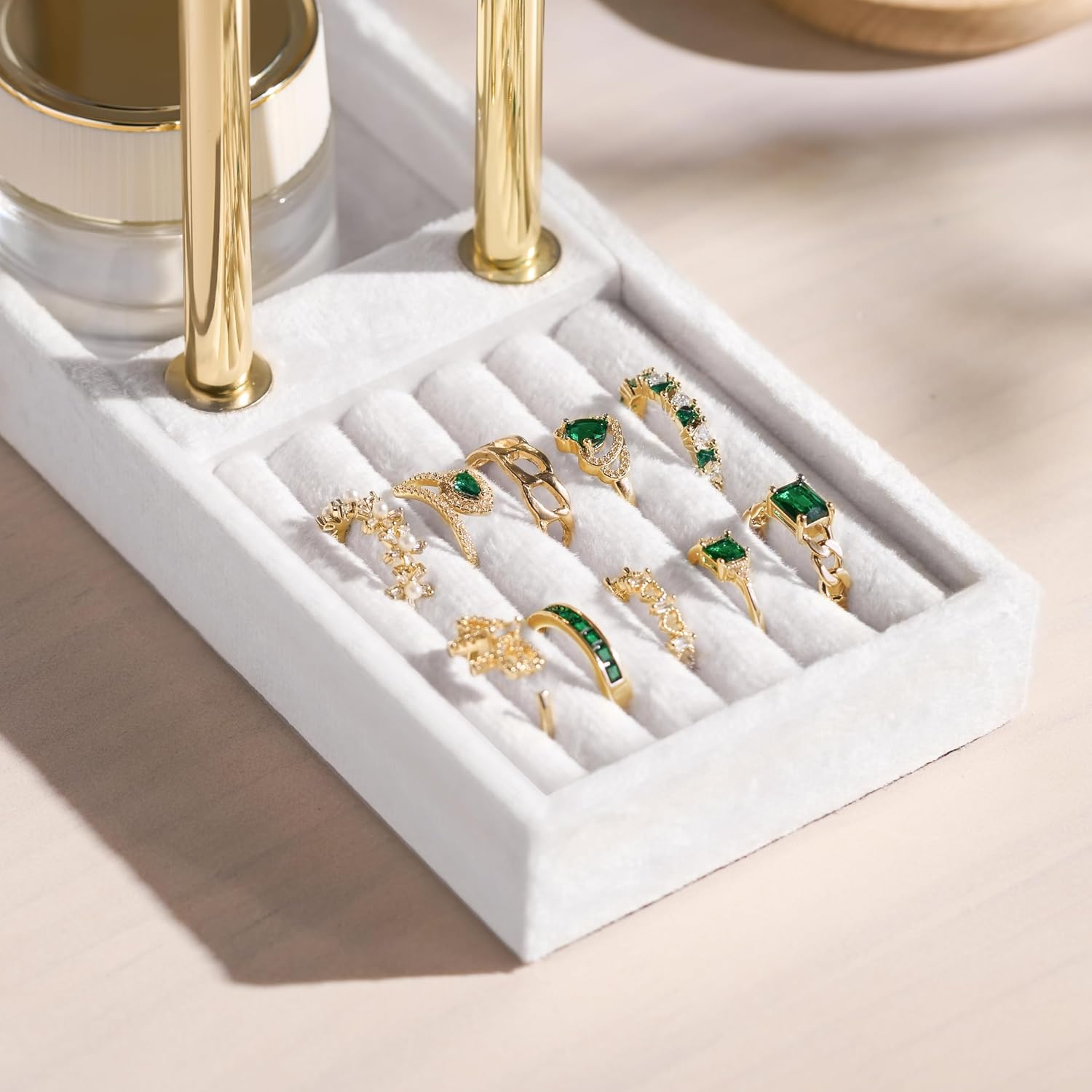 Detachable T Bar Velvet Bracelet Holder / White