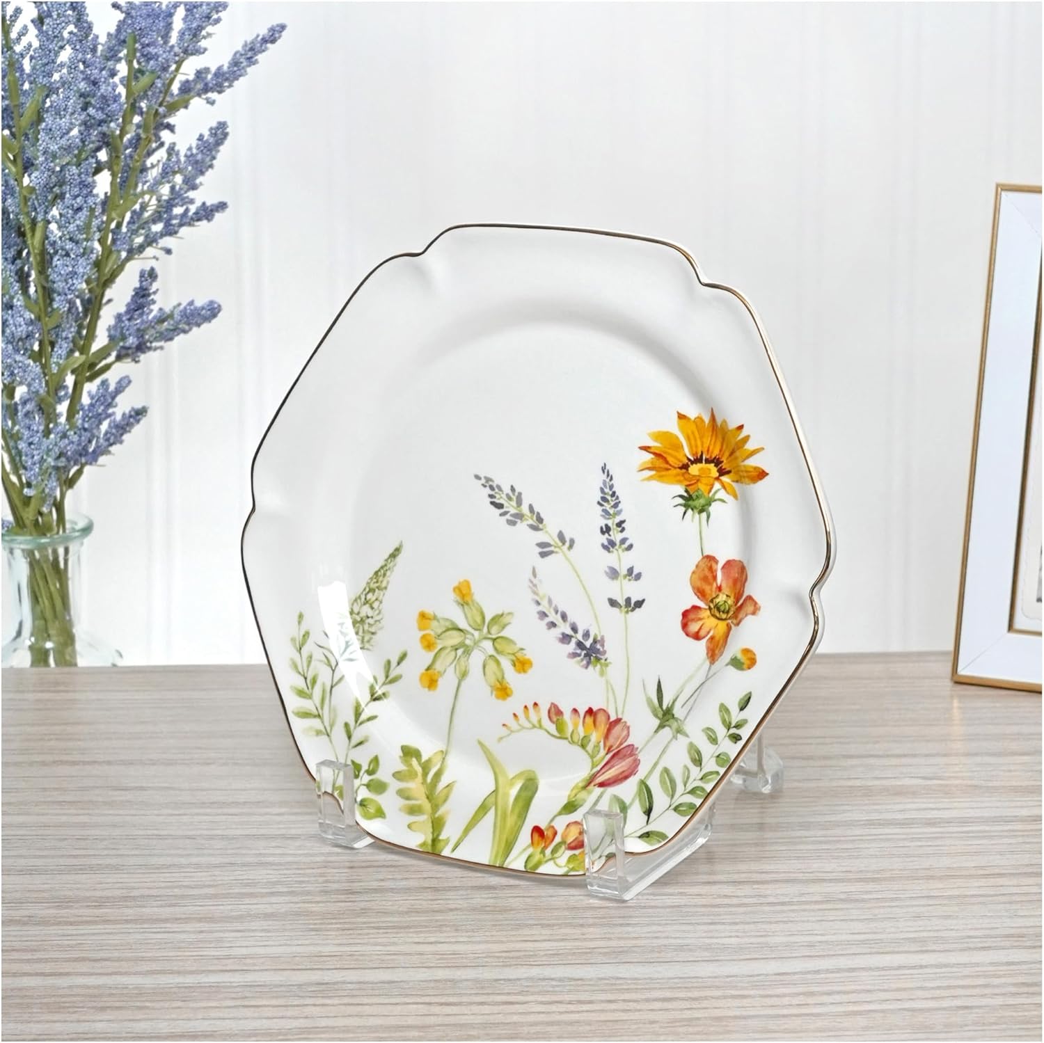 Acrylic Ribbon-Style Display Easel / 6.125 x 4 x 6.5 / Clear