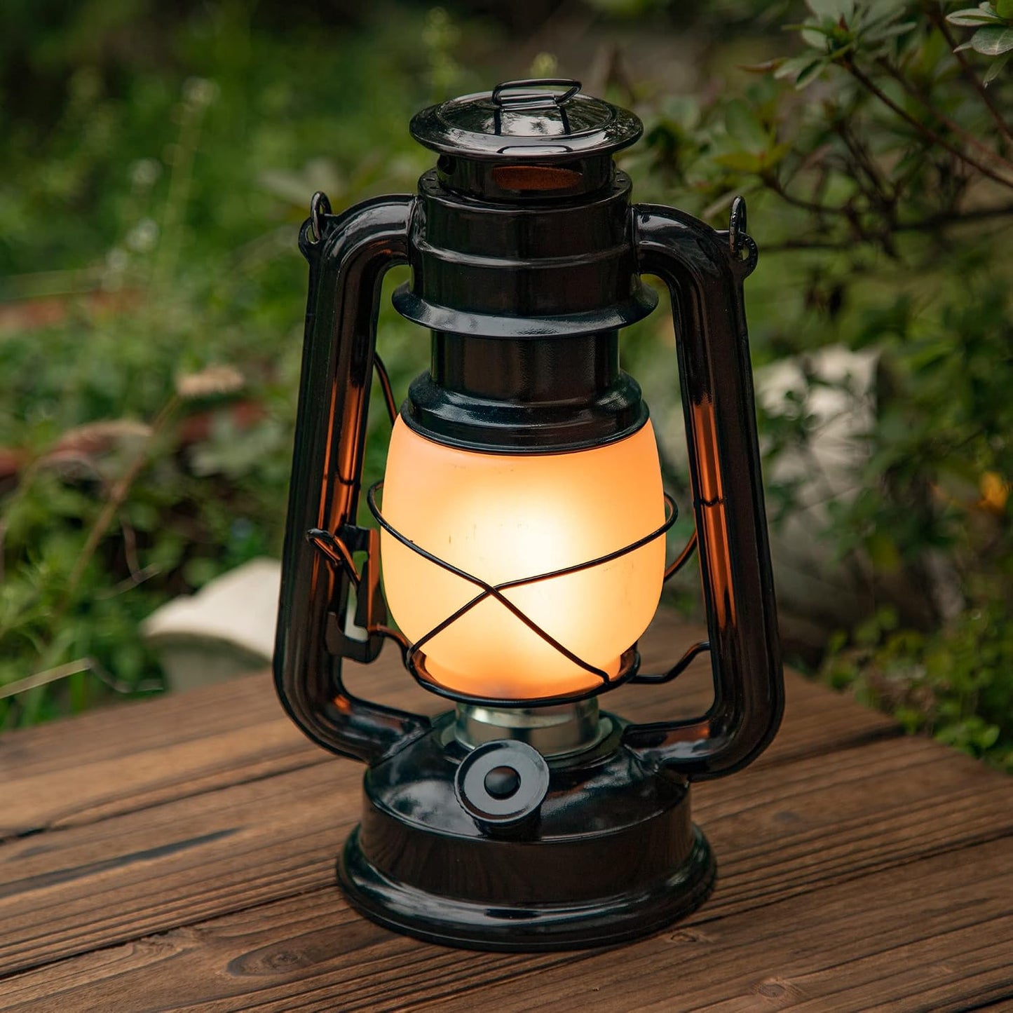 YAKii LED Vintage Flame Lantern Metal Outdoor Hanging Lantern with Dancing Flame Battery Operated Halloween Outdoor
