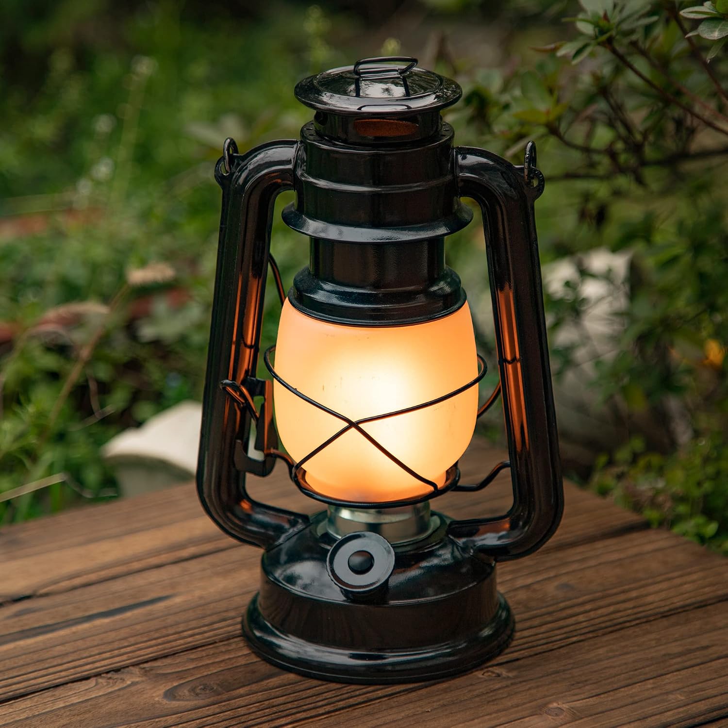 YAKii LED Vintage Flame Lantern Metal Outdoor Hanging Lantern with Dancing Flame Battery Operated Halloween Outdoor