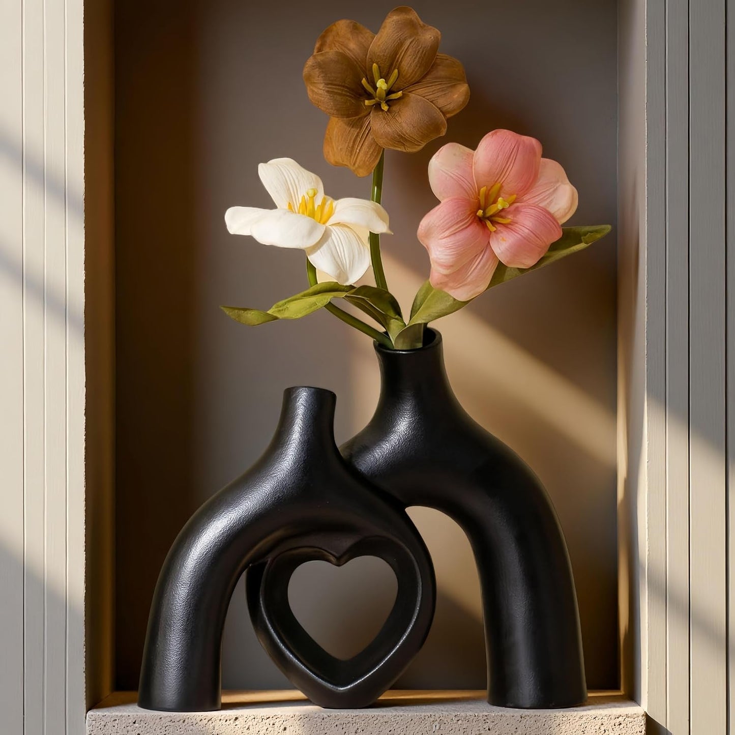 Hug Donut Ceramic Decorative Vase Set / Heart - Matte Black