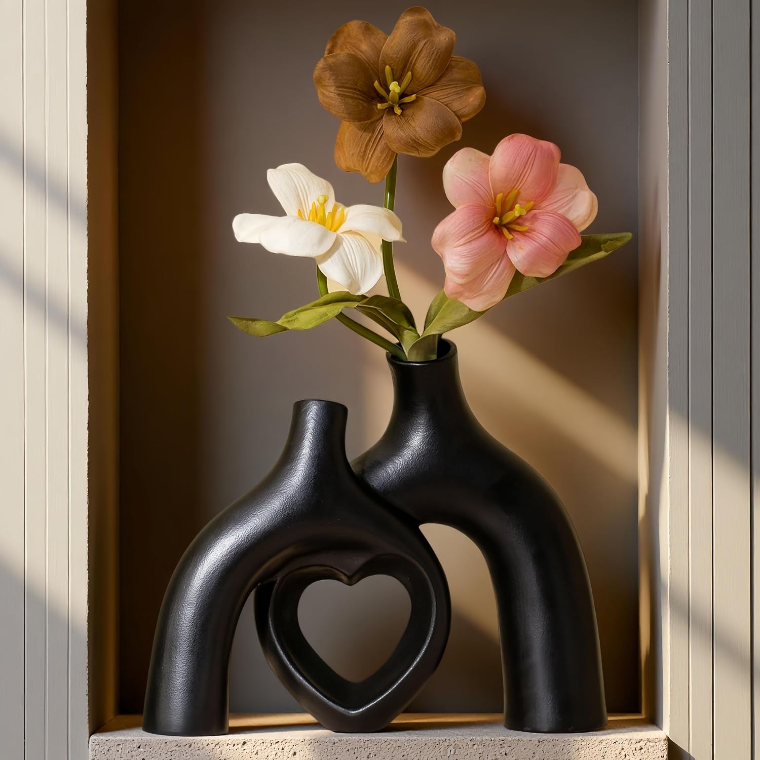 Hug Donut Ceramic Decorative Vase Set / Heart - Matte Black