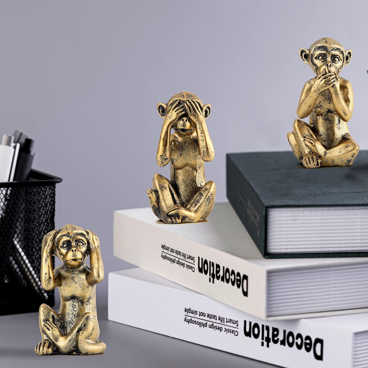 3 Wise Monkeys Statue / Gold