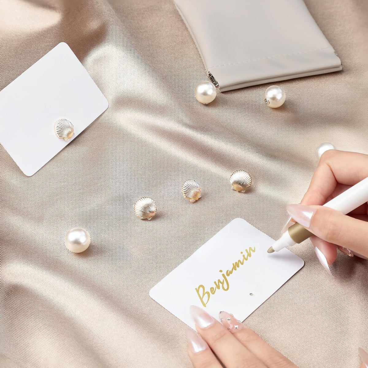 UNIQOOO 24Pcs Decorative Gold Shell Place Card Holders Bulk, Scallop Name Card Stands Set, for Beach Wedding Decor