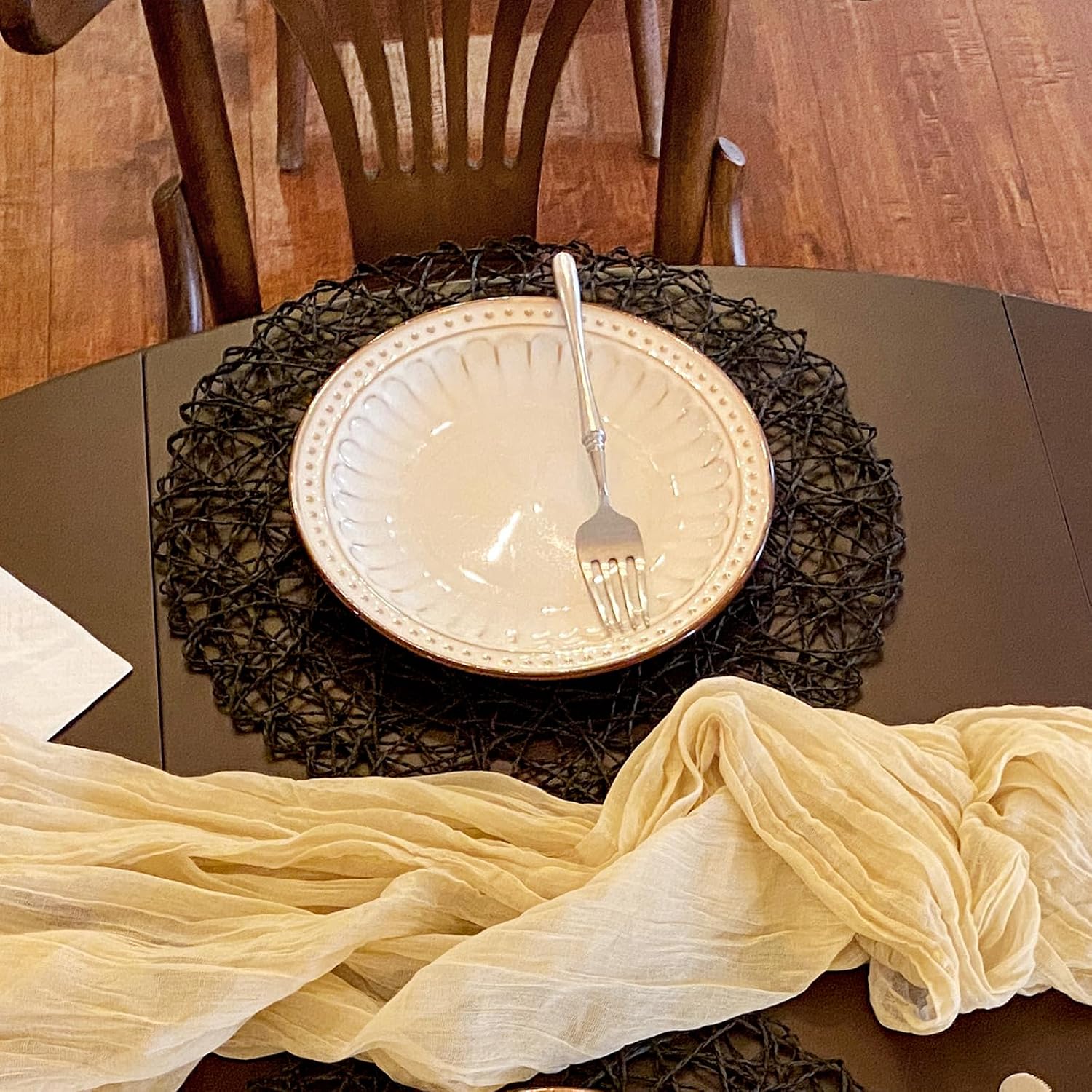 AHHFSMEI Paper Braided Round Placemats Set of 12 Natural Non-Slip Heat Resistant Table Mats for Dining Tables Woven