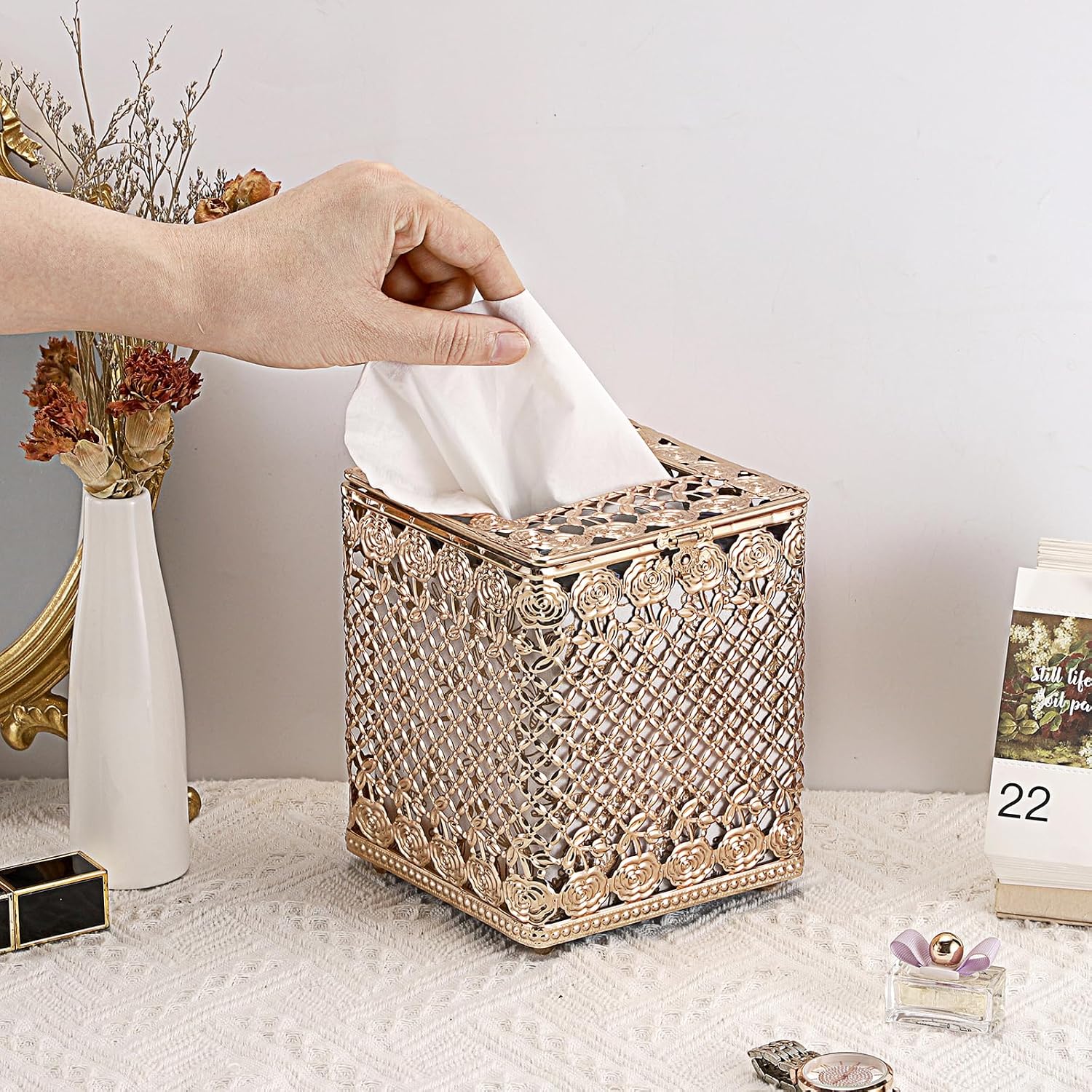 Metal Tissue Holder / Gold / 5 x 5 x 5.8
