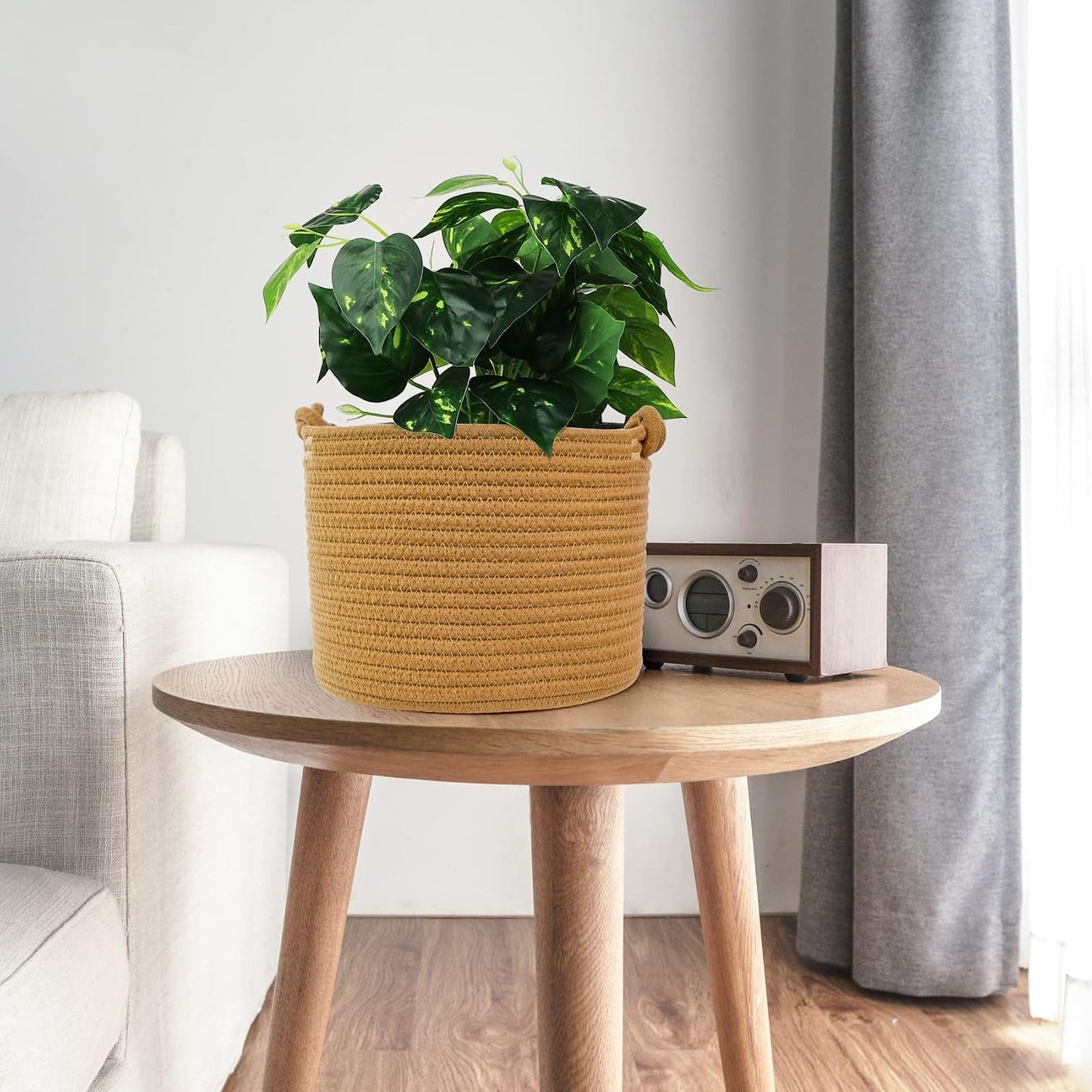 Small Woven Basket / Brown-a
