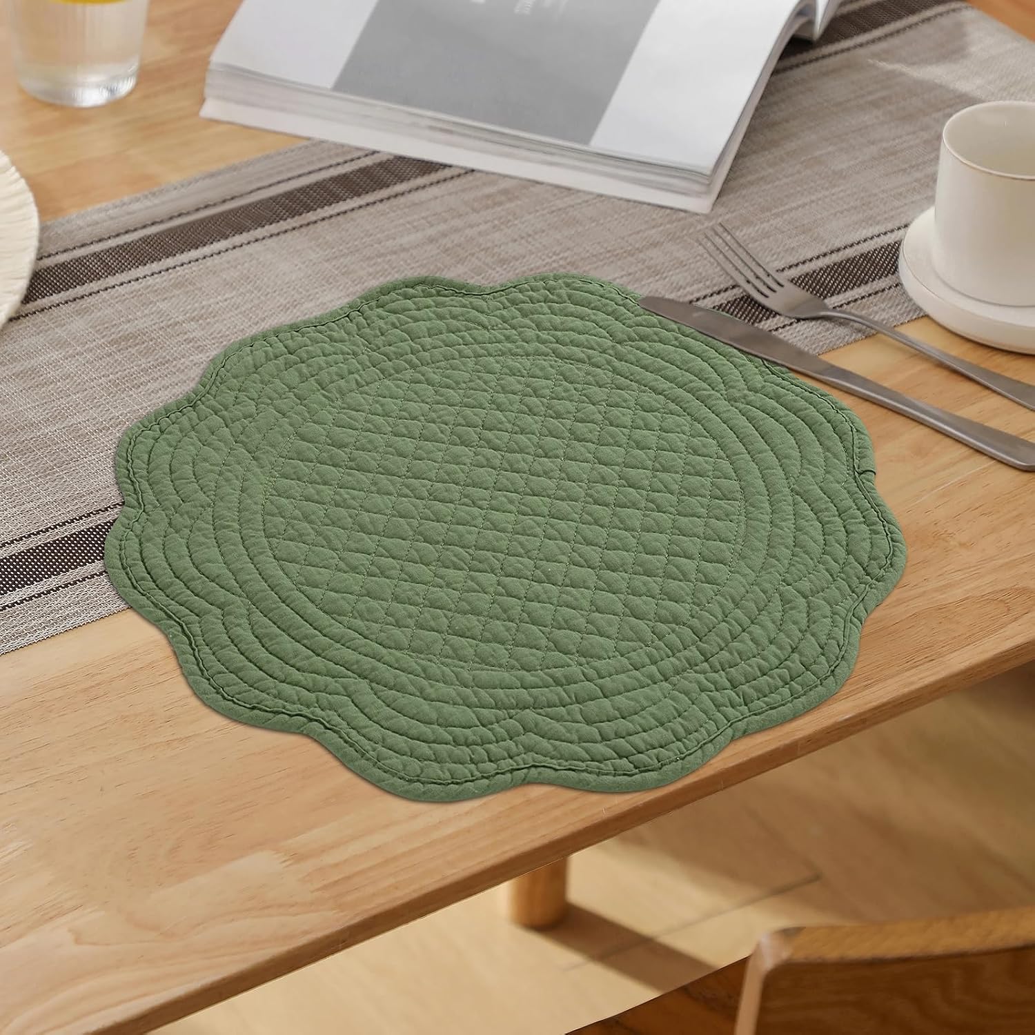 HOMBYS Quilted Placemats Set of 6 Washable Round Placemats for Kitchen Table-100% Cotton Fabric 14 Inch Round Table