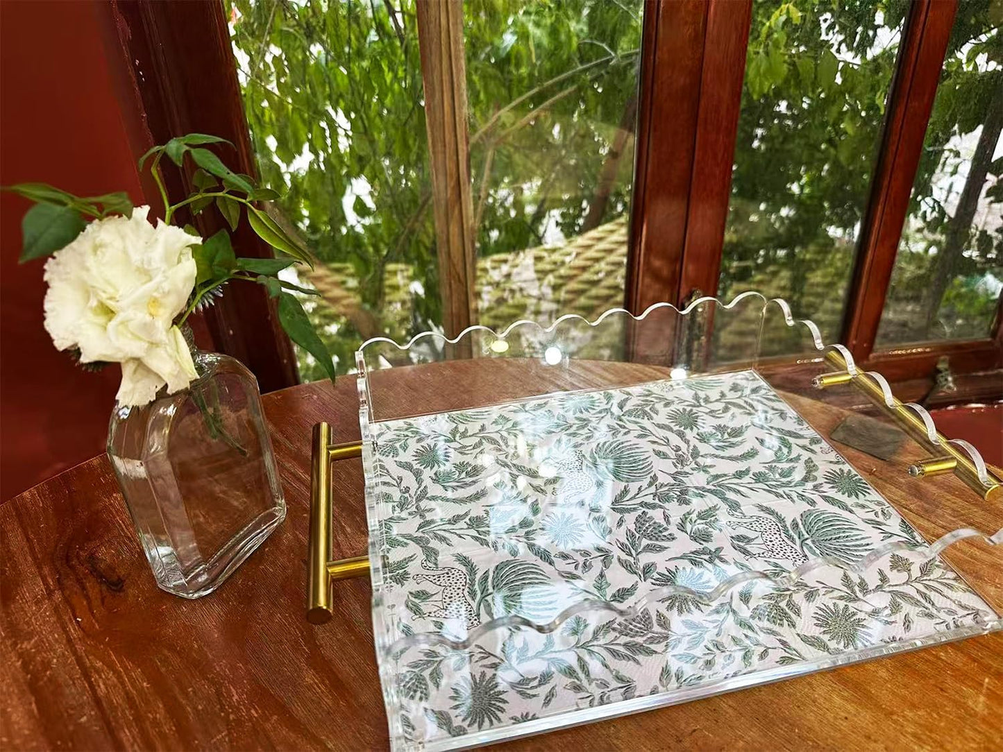 Scallop Acrylic Tray / 12 x 10 x 2.8