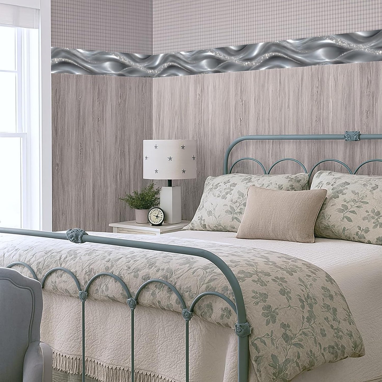 Wallpaper Border Modern Glitter Wall Border Peel and Stick / Silver Metallic Wave / 196 x 4