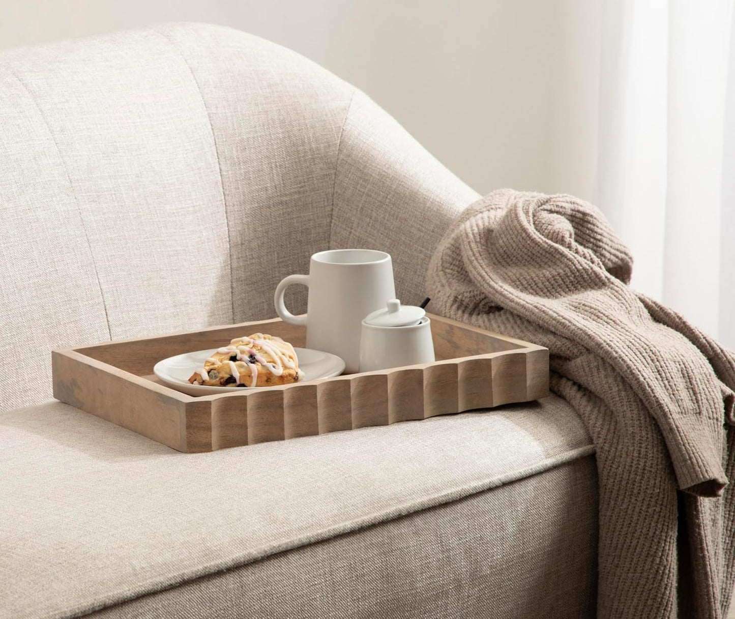 Modern Scalloped Serving Tray / Natural / 16 x 12