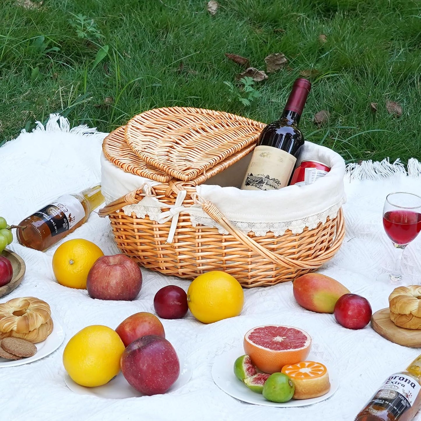 Wicker Picnic Basket / Cream Liner W/willow Lid