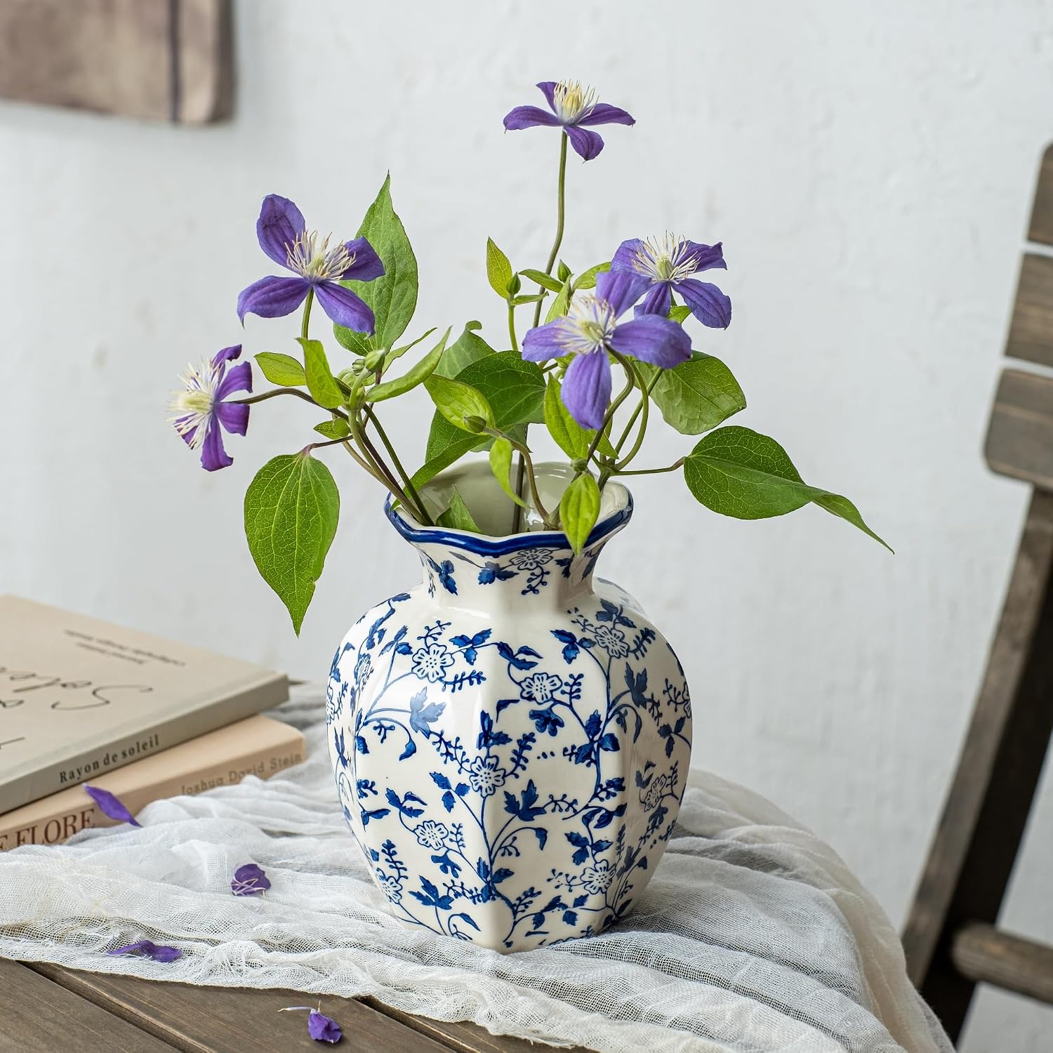 Small and White Ceramic Vase / Vase-u02 / 6 INCH / Blue