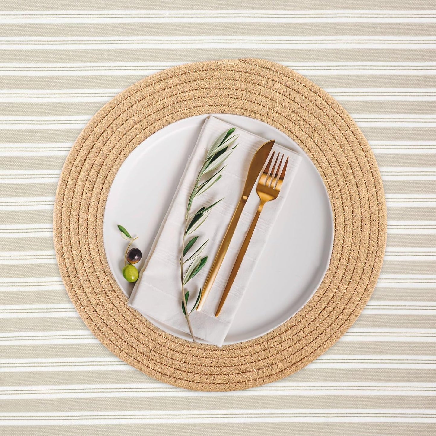 Round Woven Placemats Set of 8 Heat Resistant Placemats 13.5 Inches Farmhouse Cotton Rope Place Mats for Dining Tables