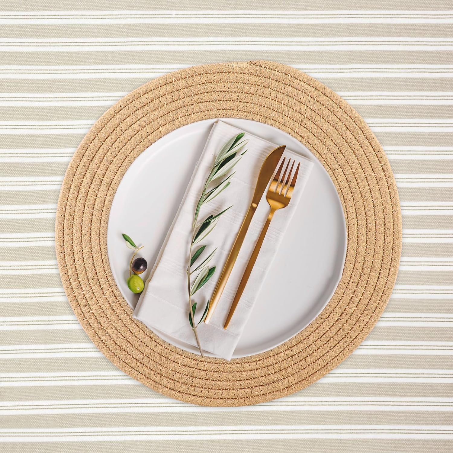 Round Woven Placemats Set of 8 Heat Resistant Placemats 13.5 Inches Farmhouse Cotton Rope Place Mats for Dining Tables