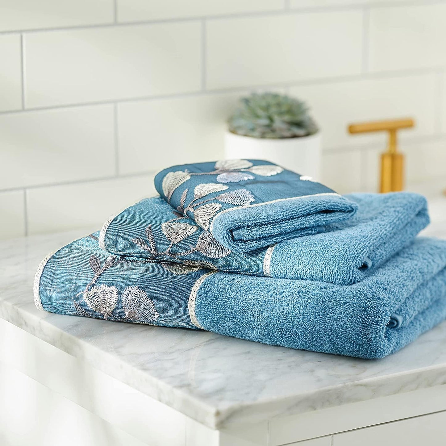 Zahari Home Capri Modern Bathroom Towel Set - 3 Piece Set, Bath Towel, Hand Towel and Wash Towel - Classic Luxury
