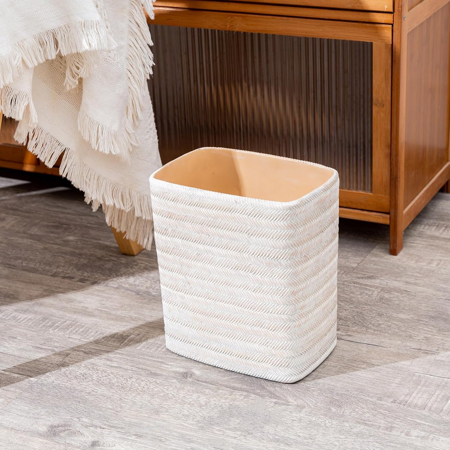 Resin Hand-Carved / Wicker White
