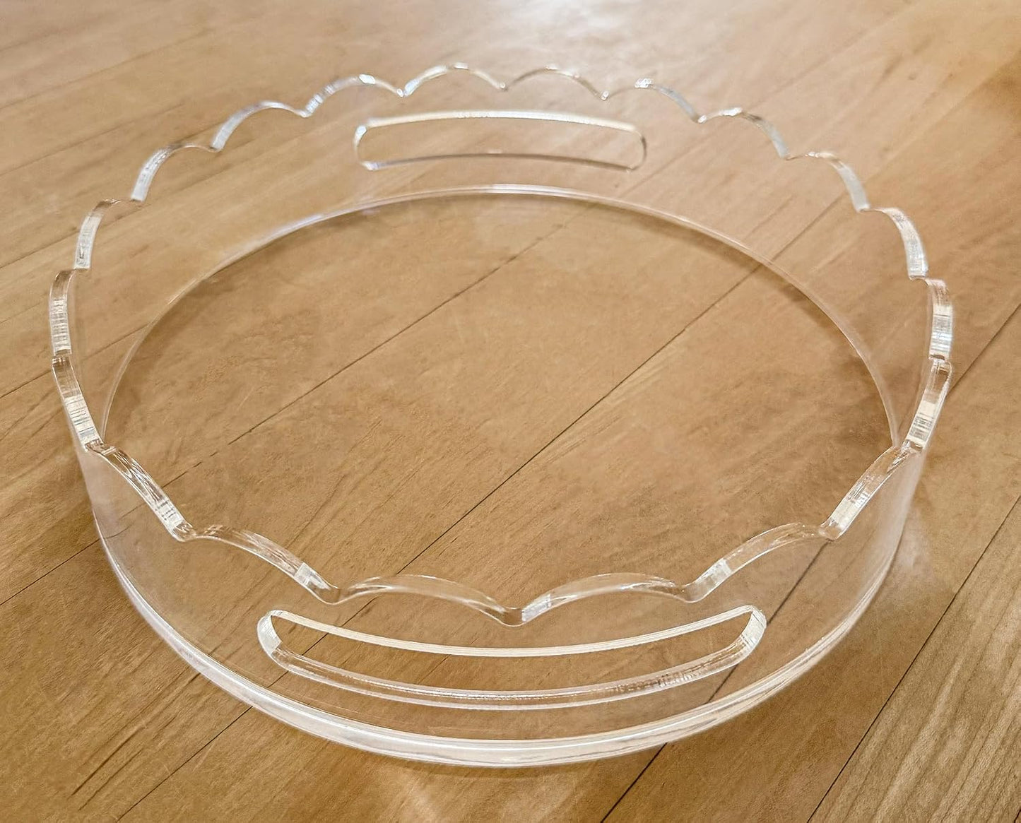 10" Scalloped Round Acrylic Tray / Clear