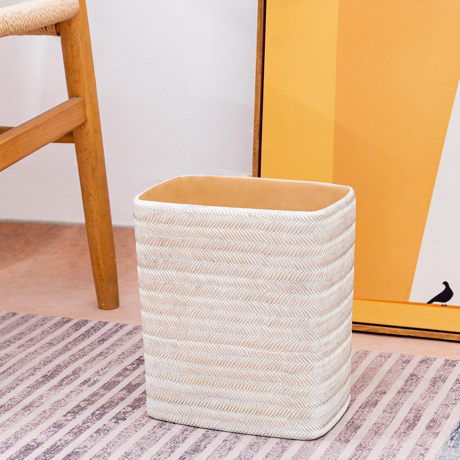 Resin Hand-Carved / Wicker White